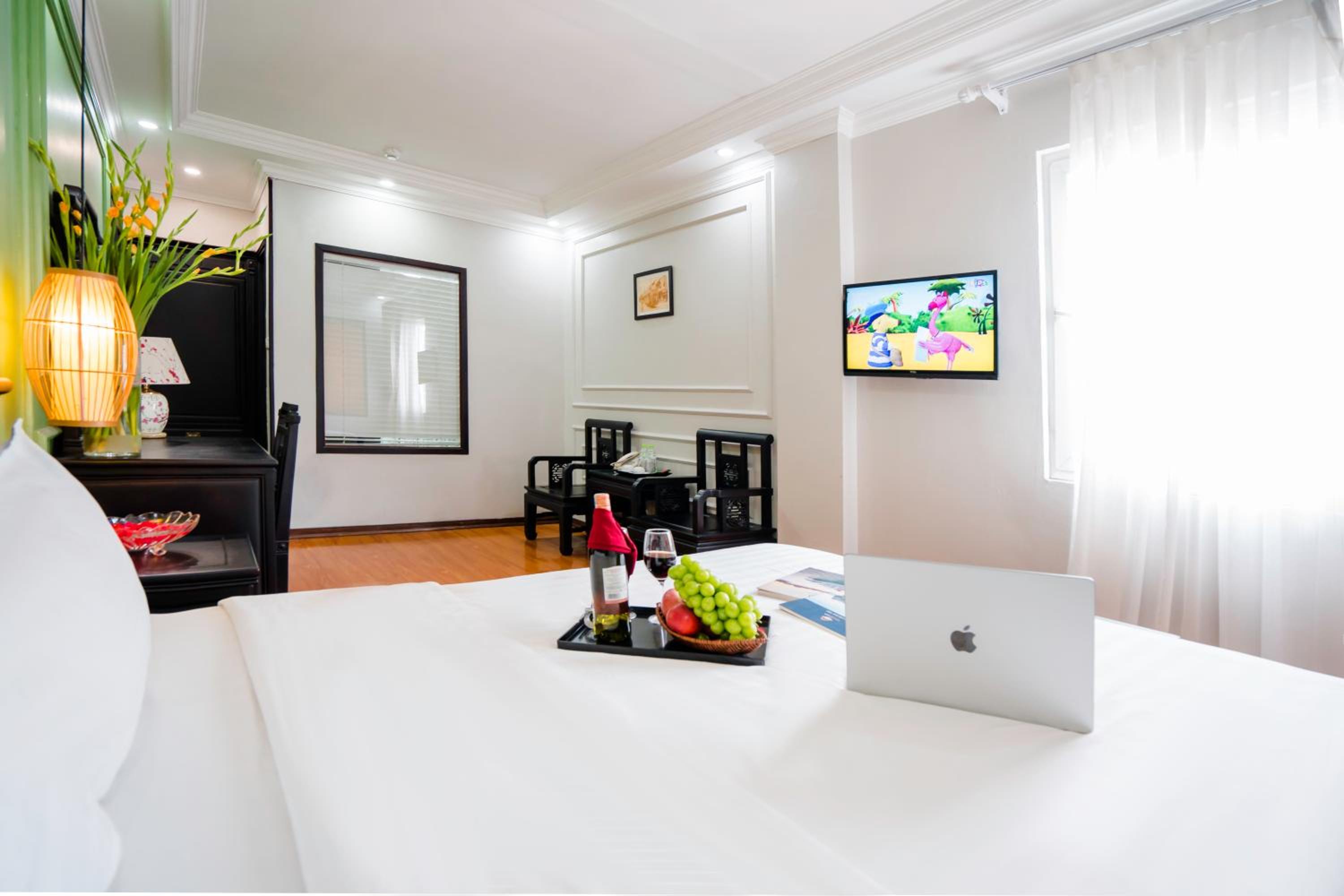 Deluxe Double or Twin Room with City View