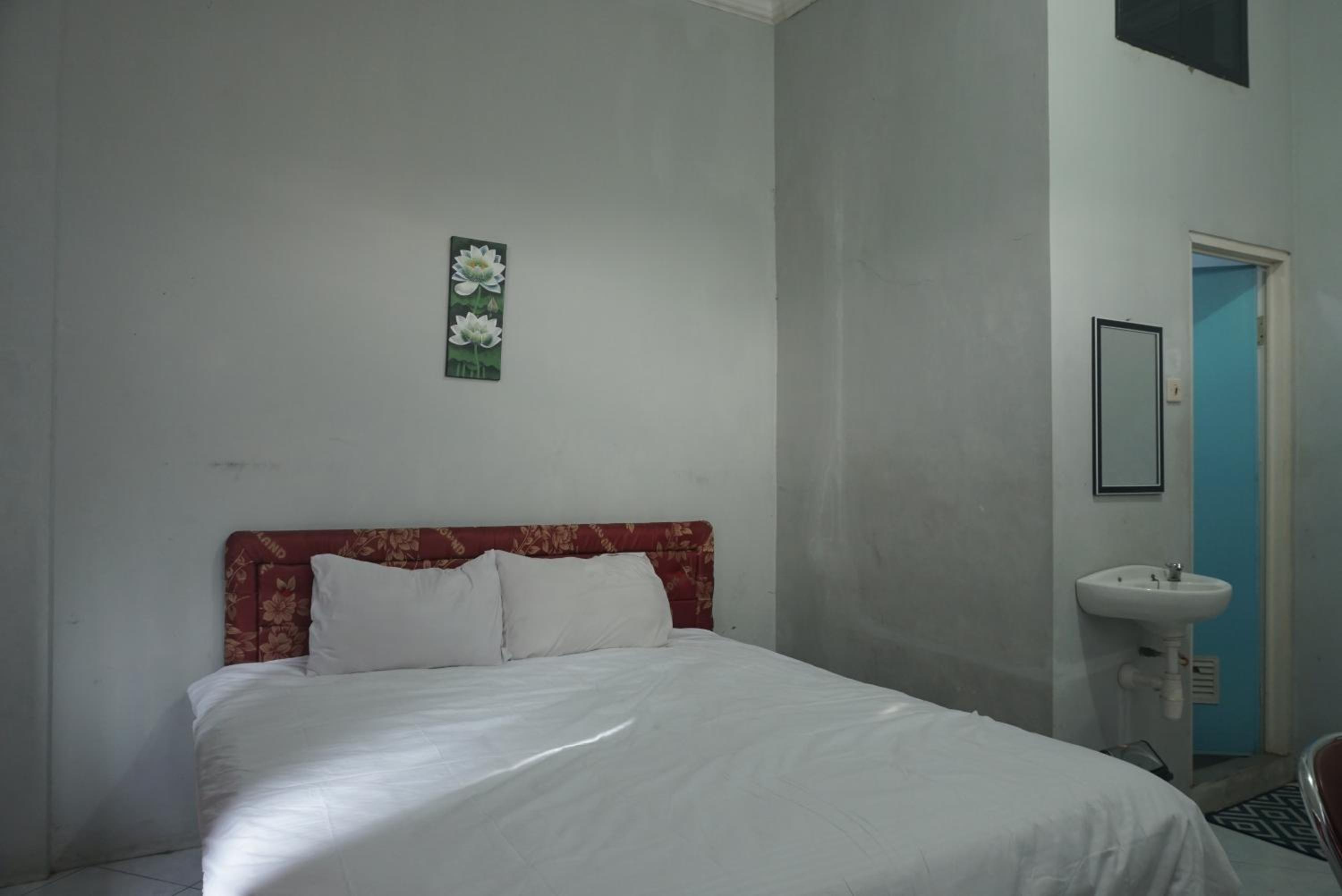 Double Room - Photo 12