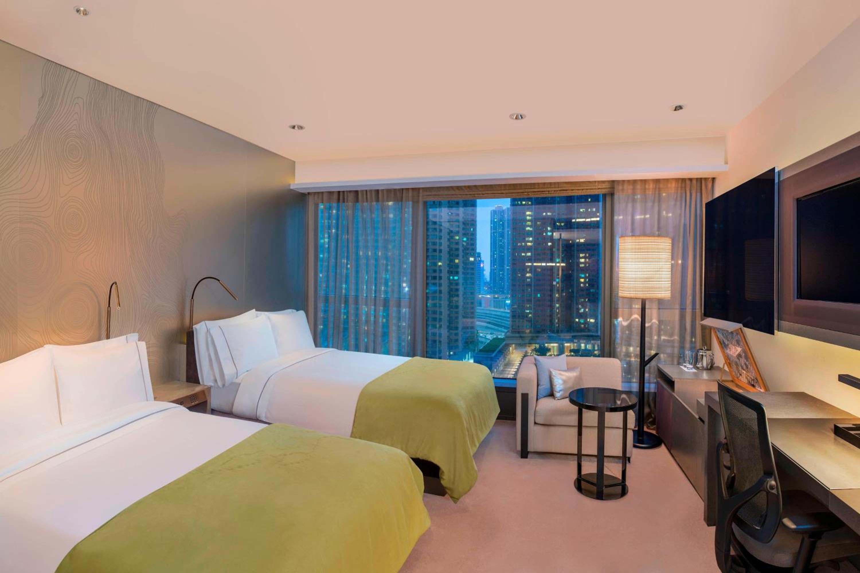 Wonderful Twin Room with City View
