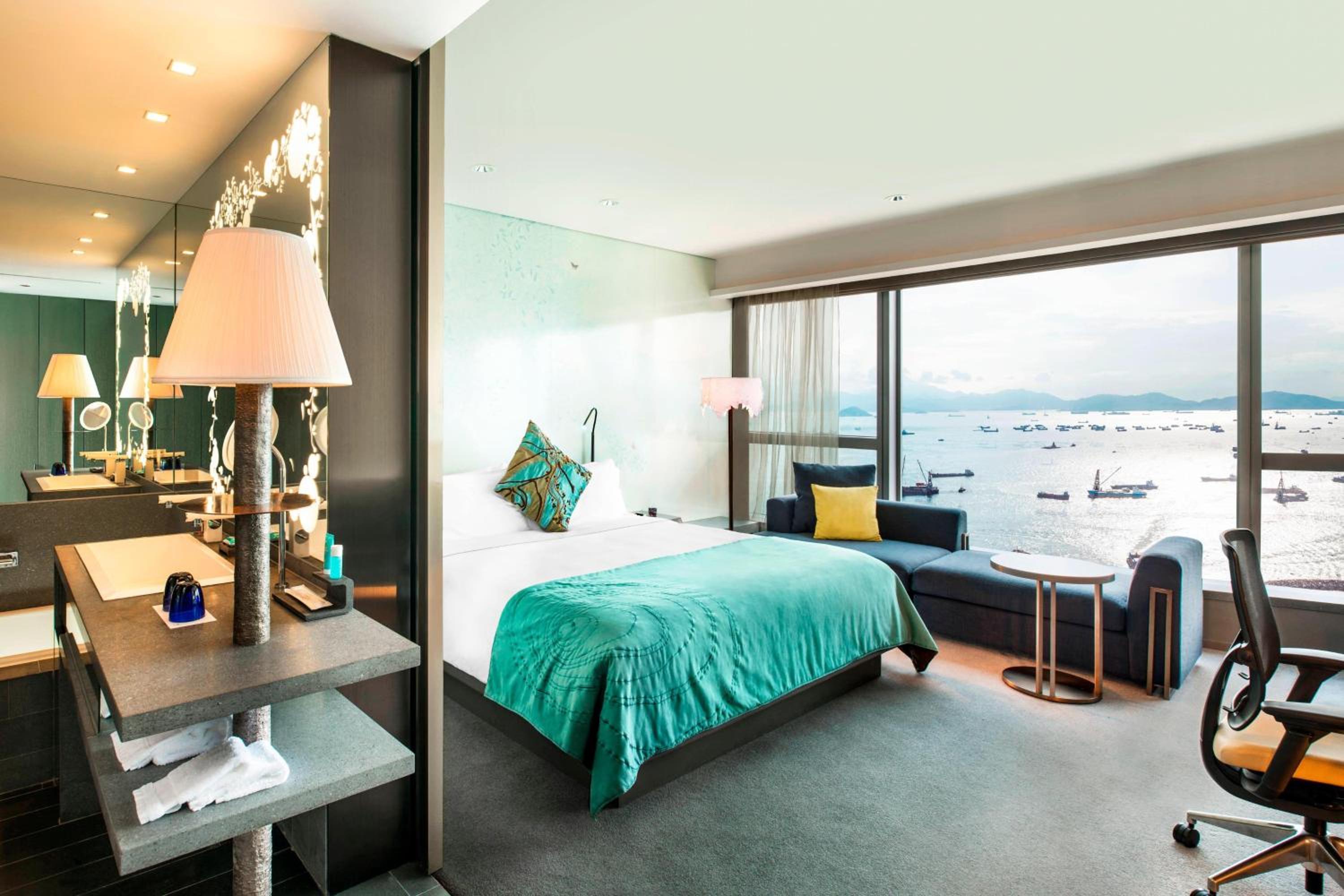 Fabulous King Room with Oceanfront View photo 3
