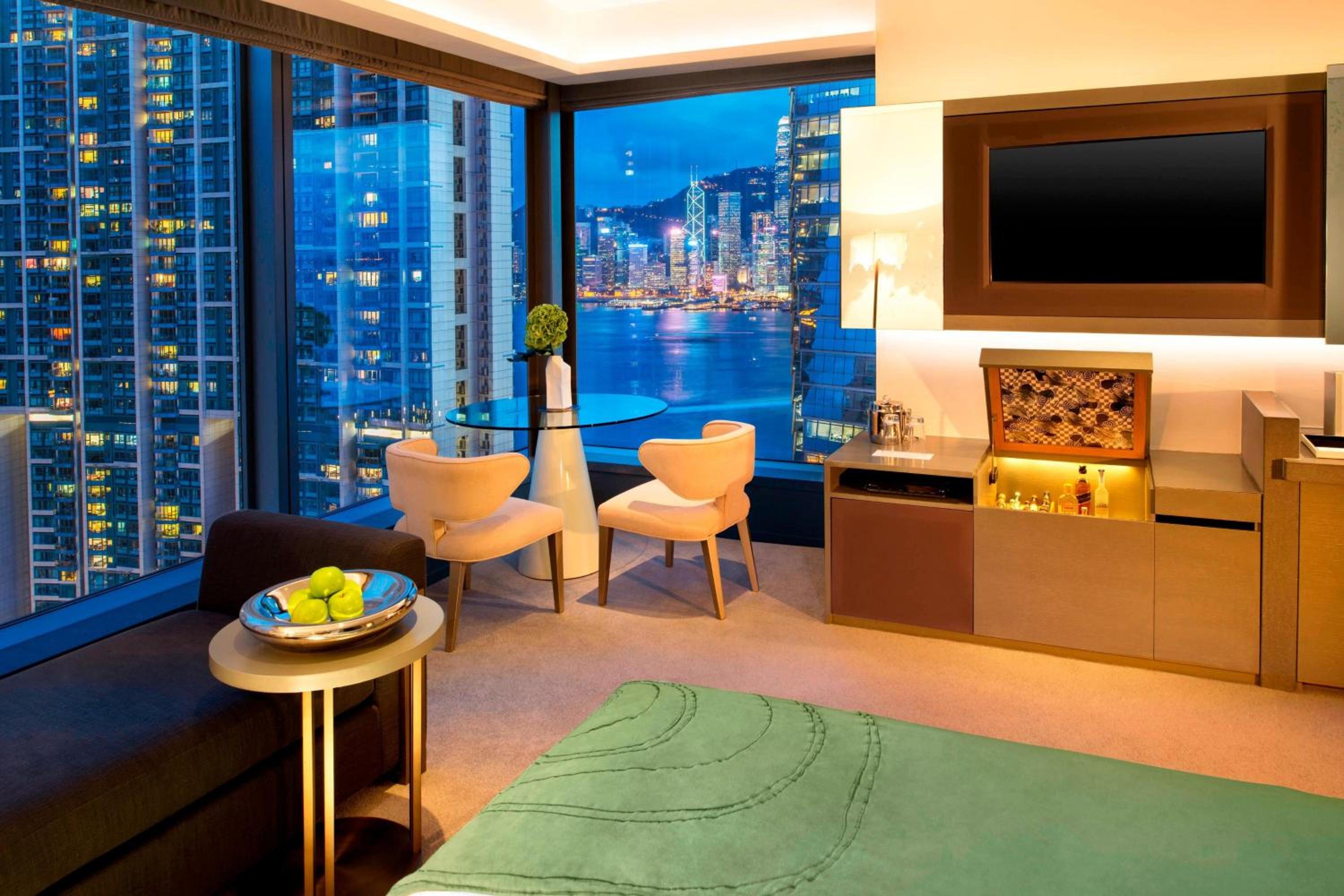 Cool Corner King Room with Partial Harbor View