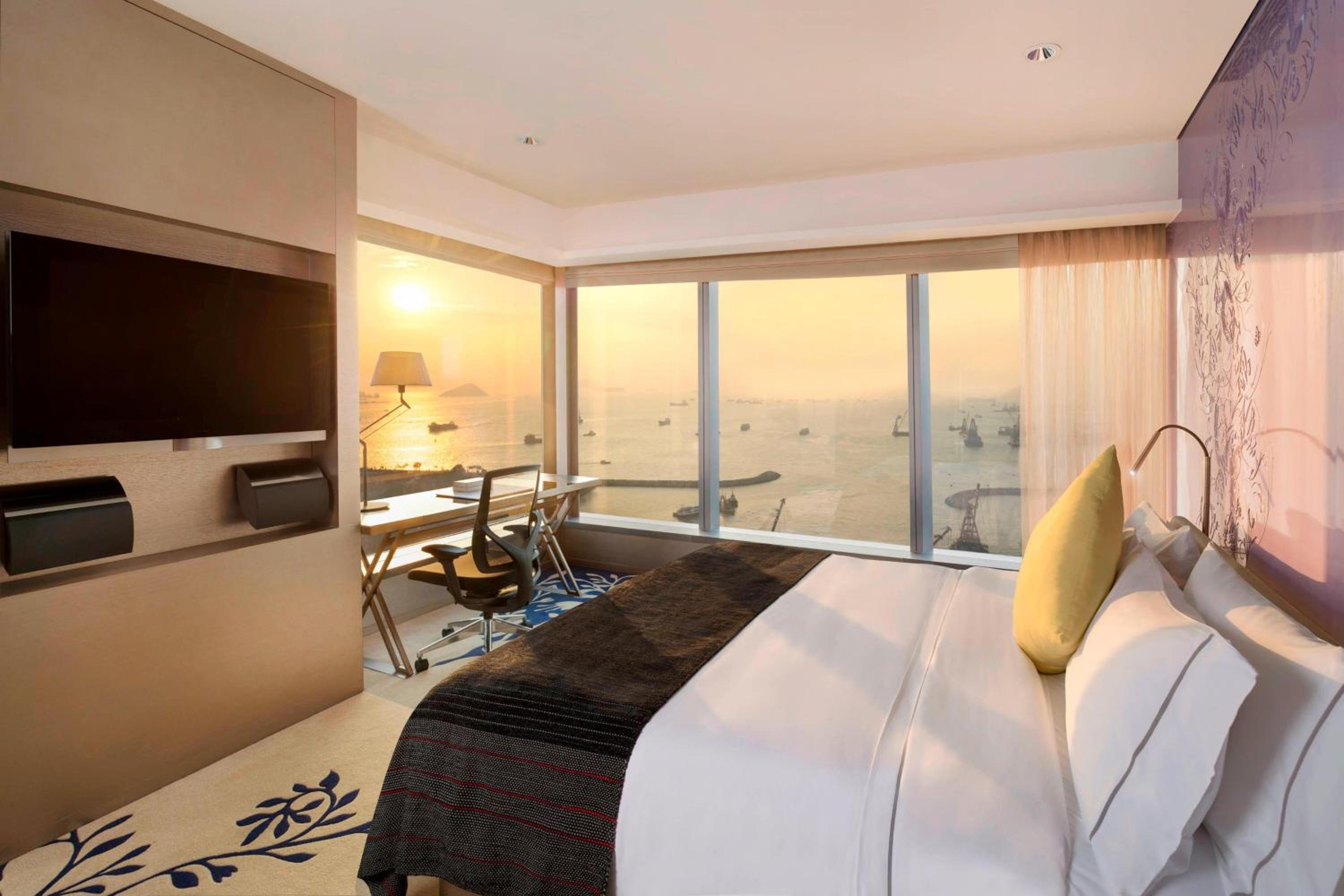 Marvelous King Suite with Oceanfront View photo 3