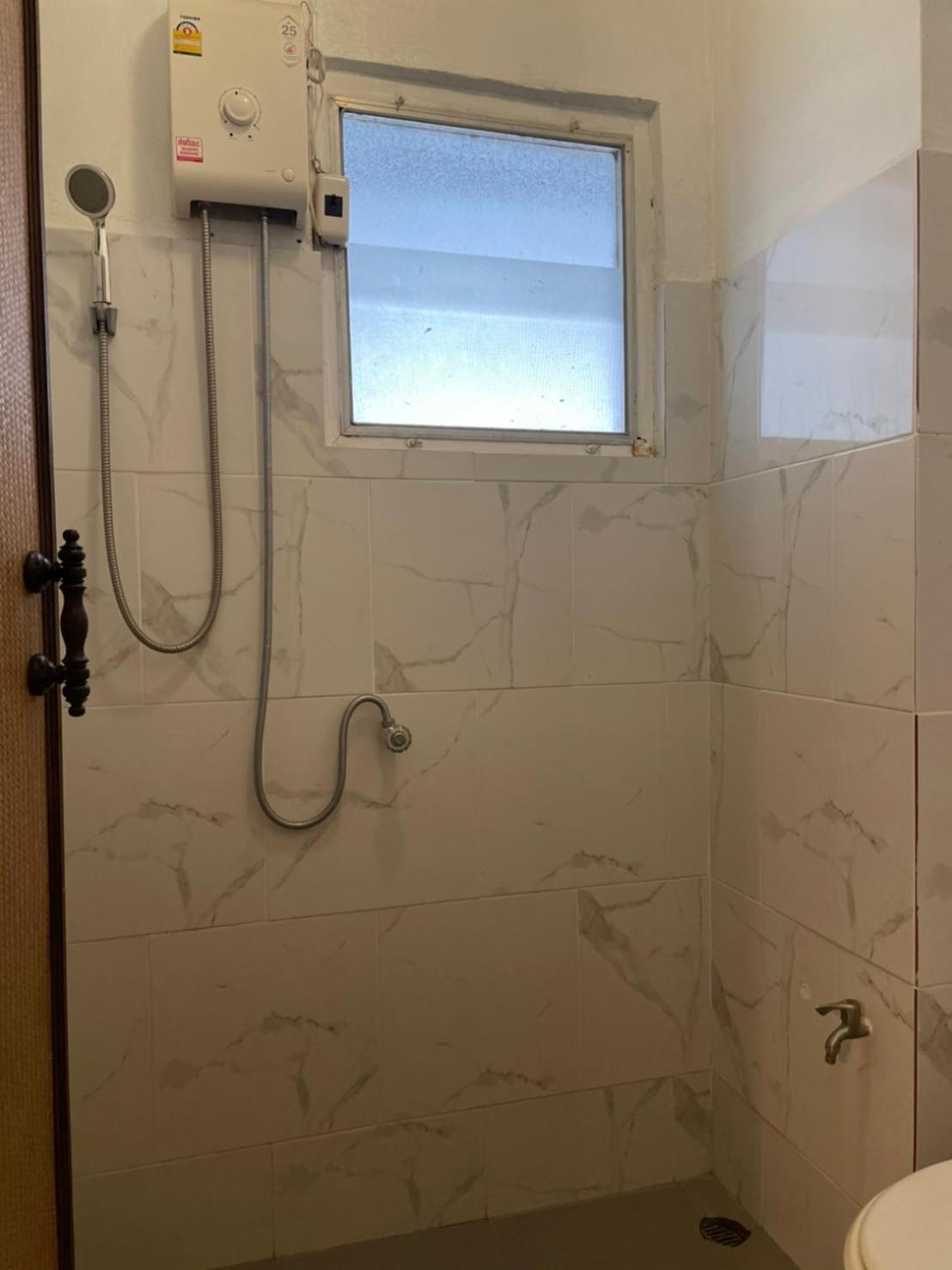 Standard Twin Room - Photo 6