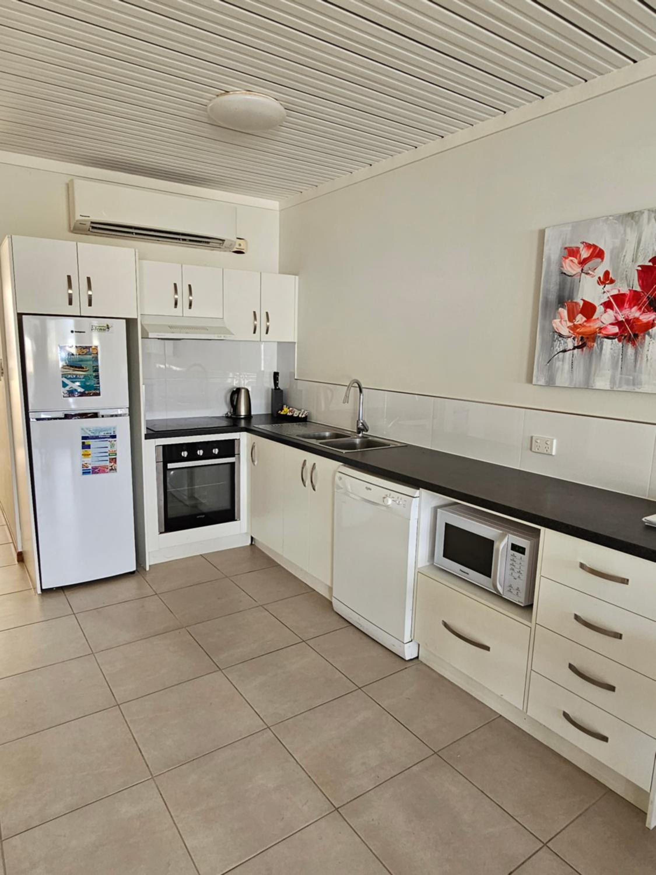 Two- Bedroom Apartment with Ocean View - 2 pax