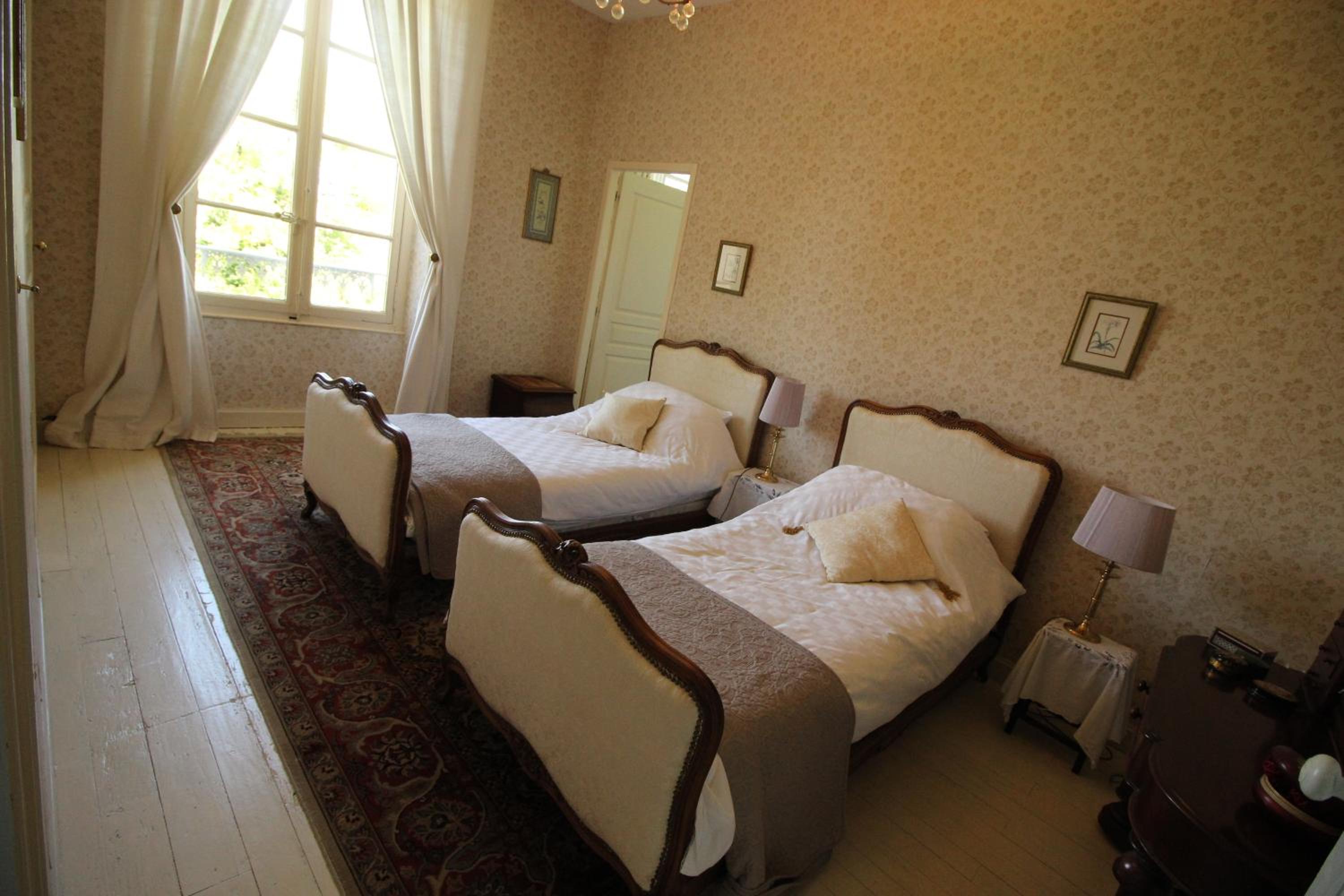 Small Twin Room photo 2