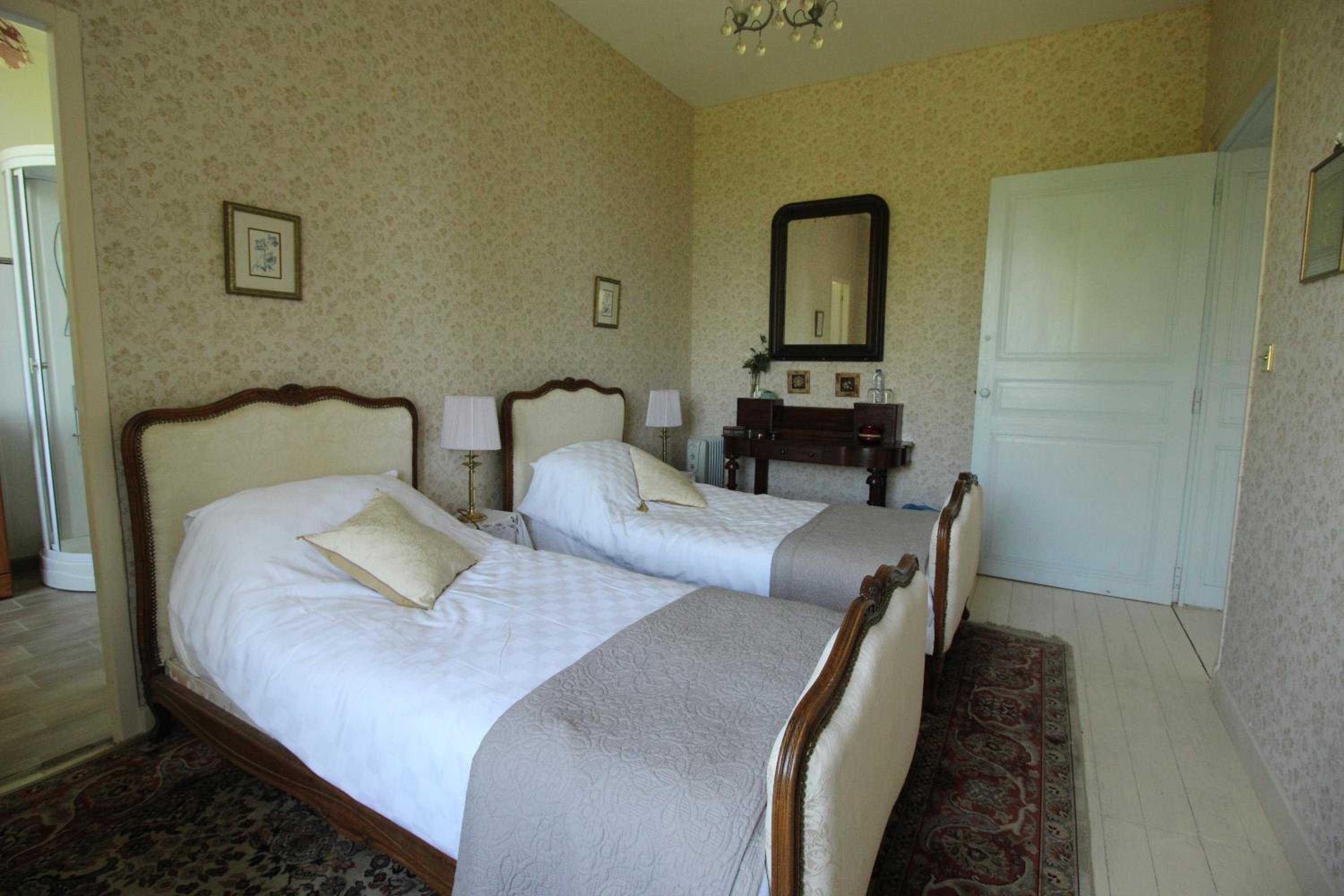 Small Twin Room photo 3
