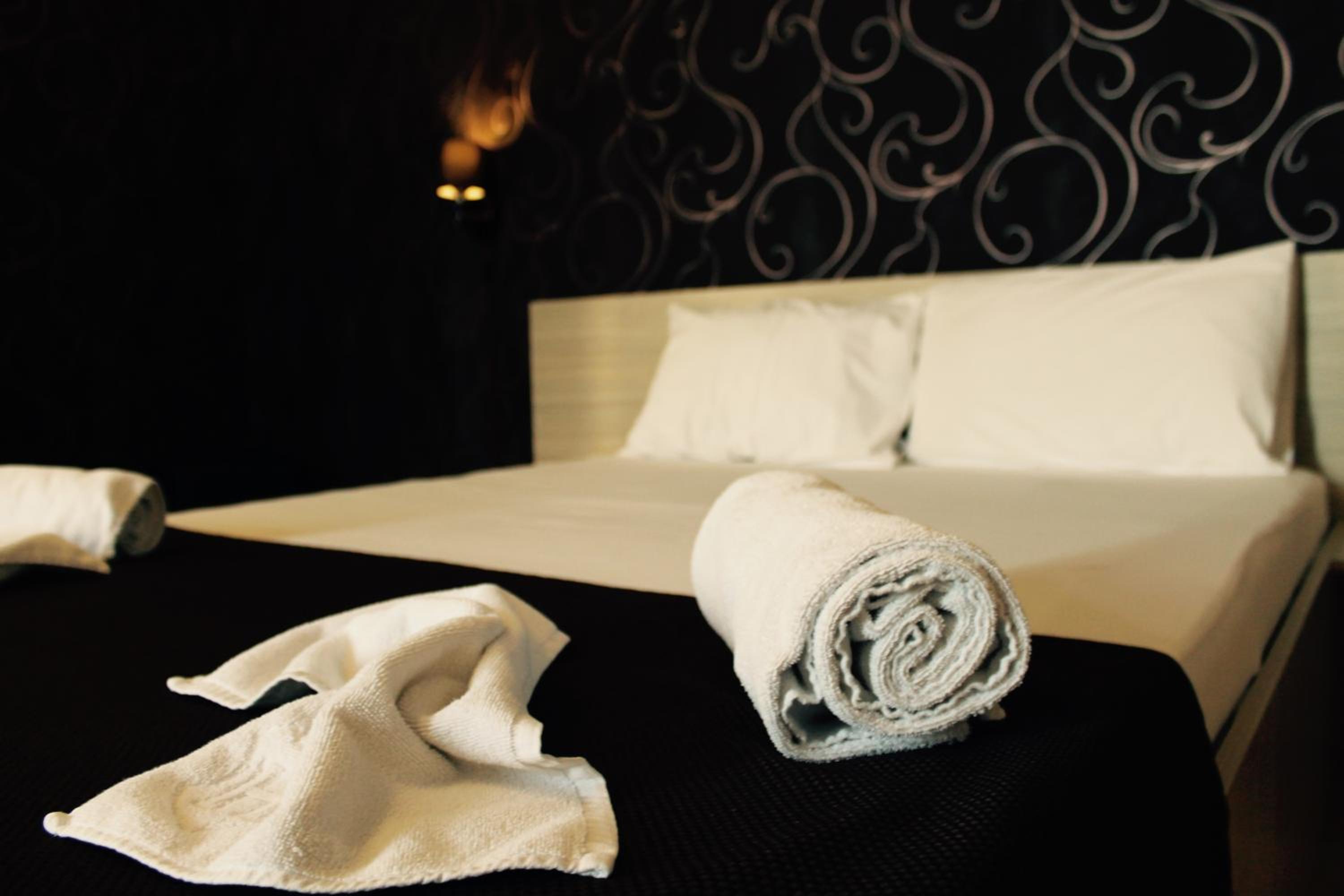Deluxe Double Room with Balcony - Photo 2