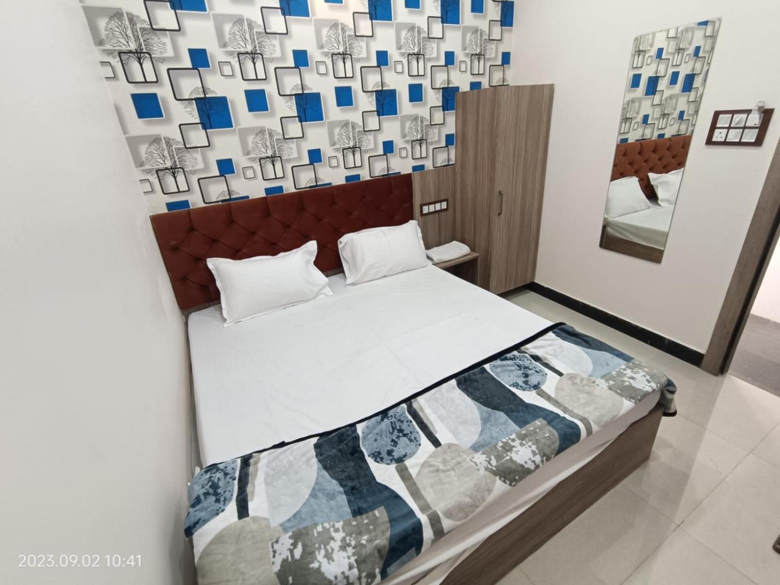Budget Double Room photo 1