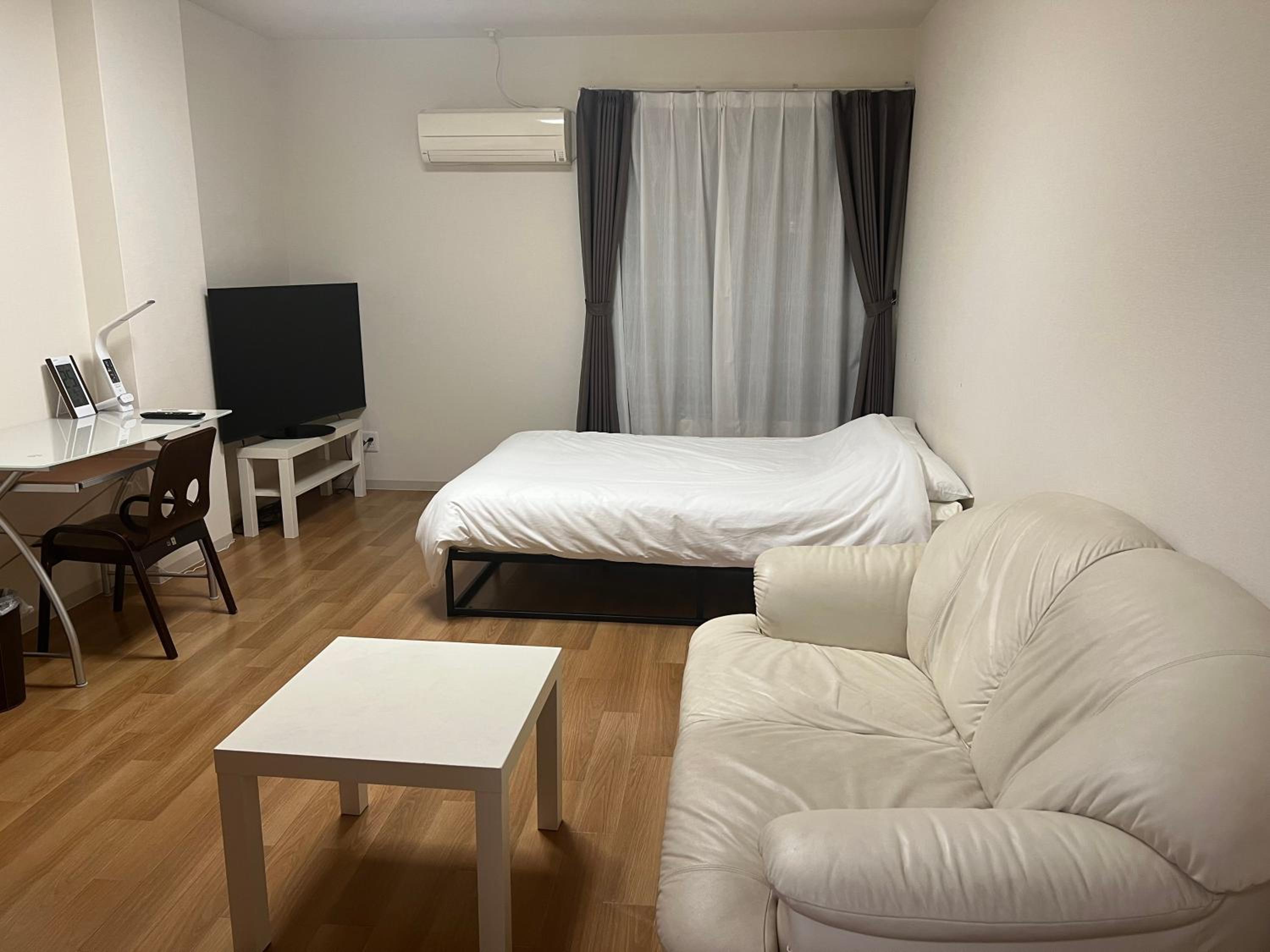 One-Bedroom Apartment photo 1