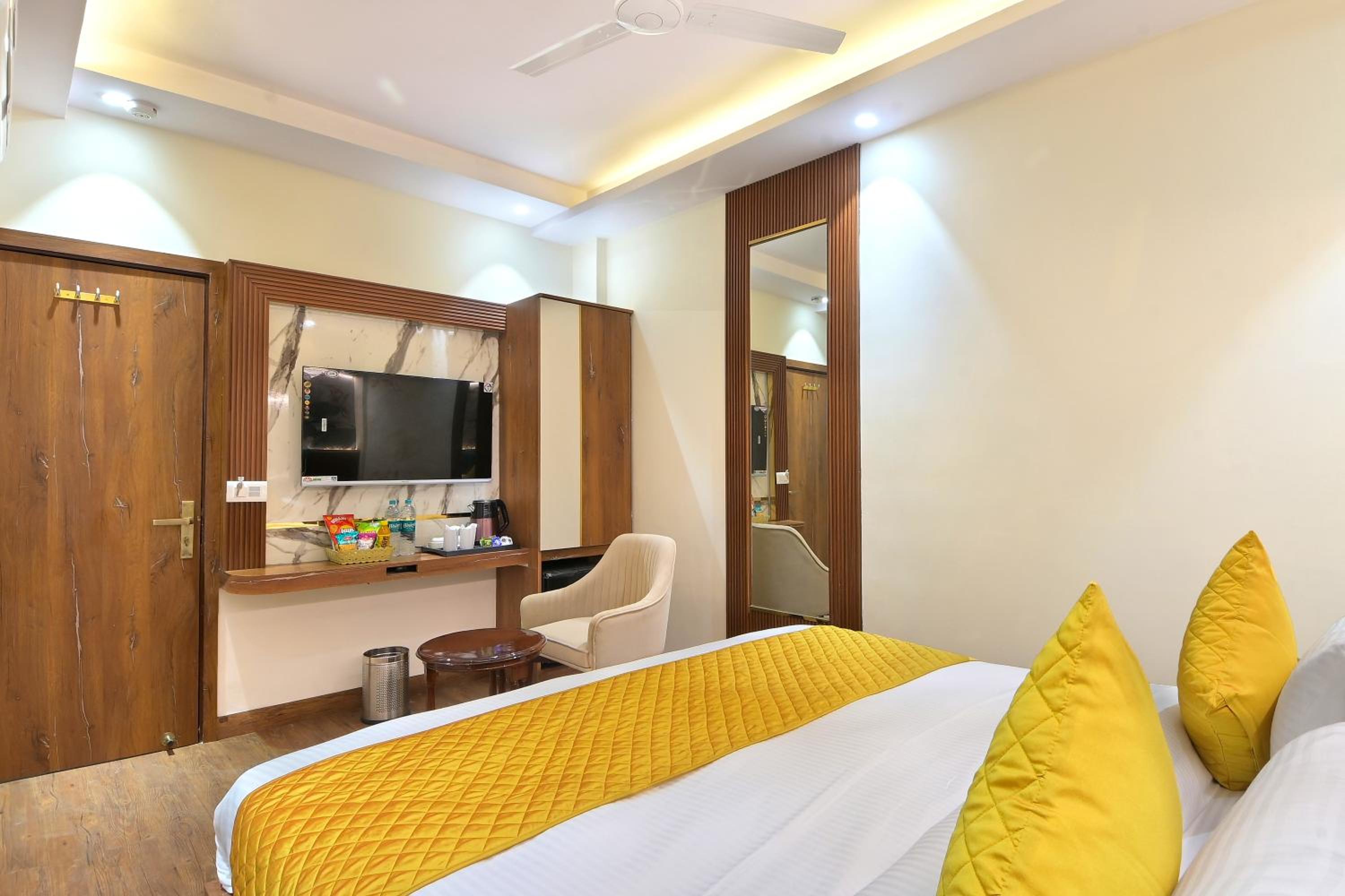 Premium Room with Window photo 3