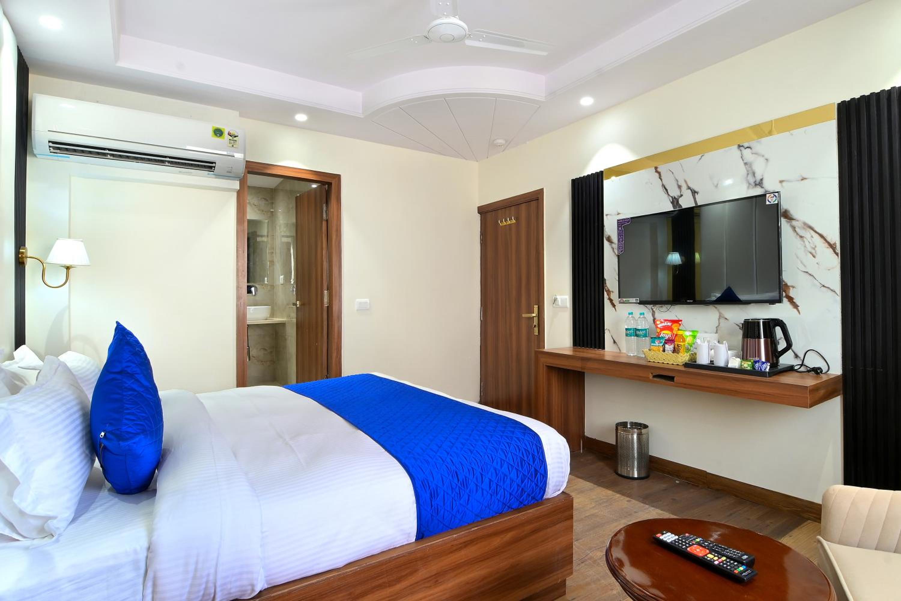Luxury Suite with Balcony photo 3