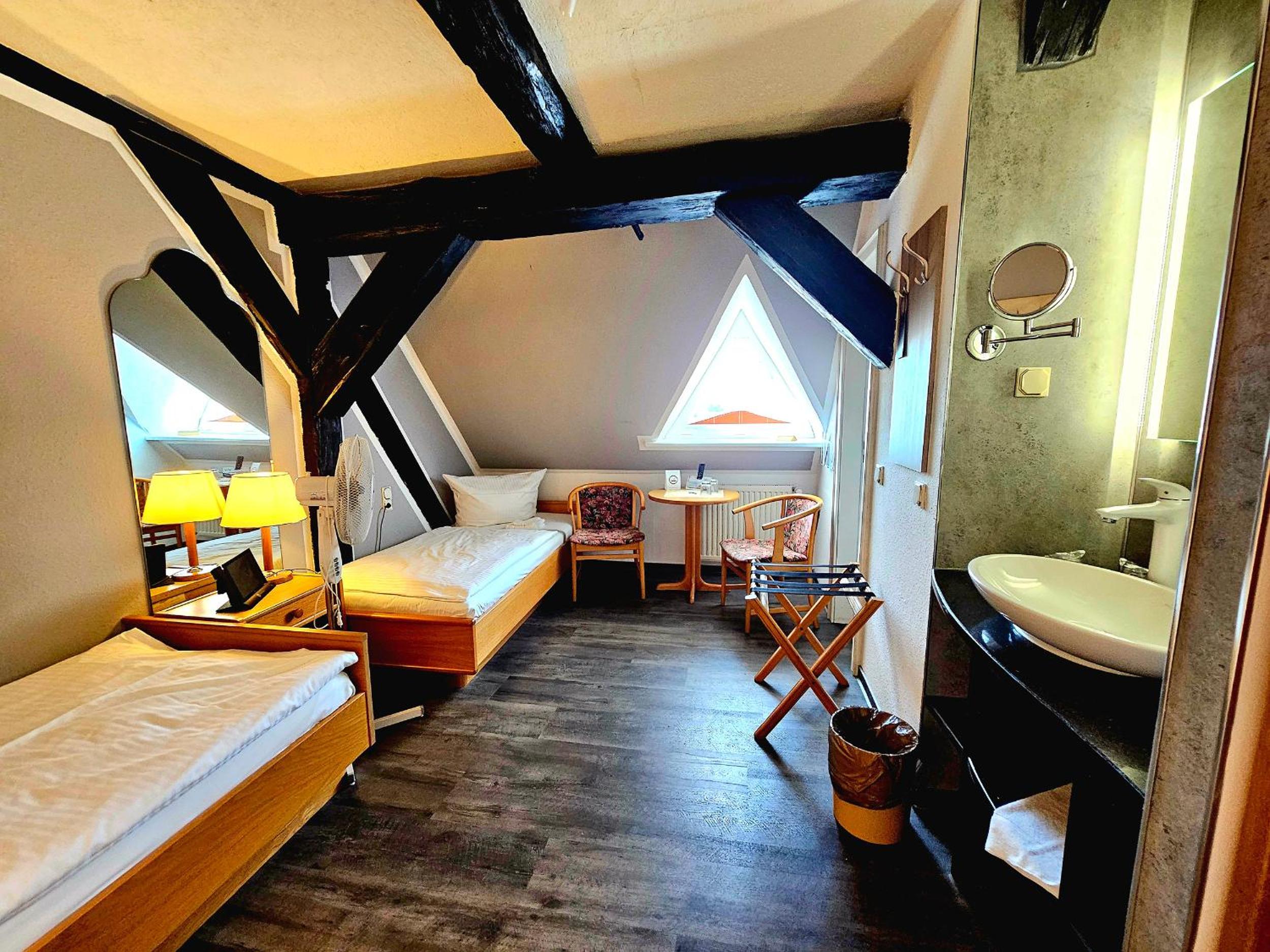 Economy Double Room - Photo 6