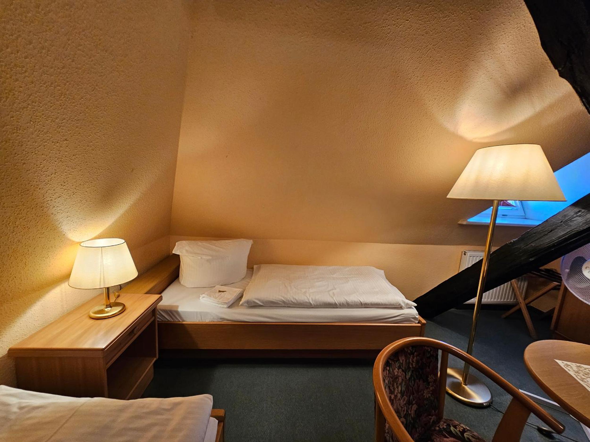 Economy Double Room - Photo 5