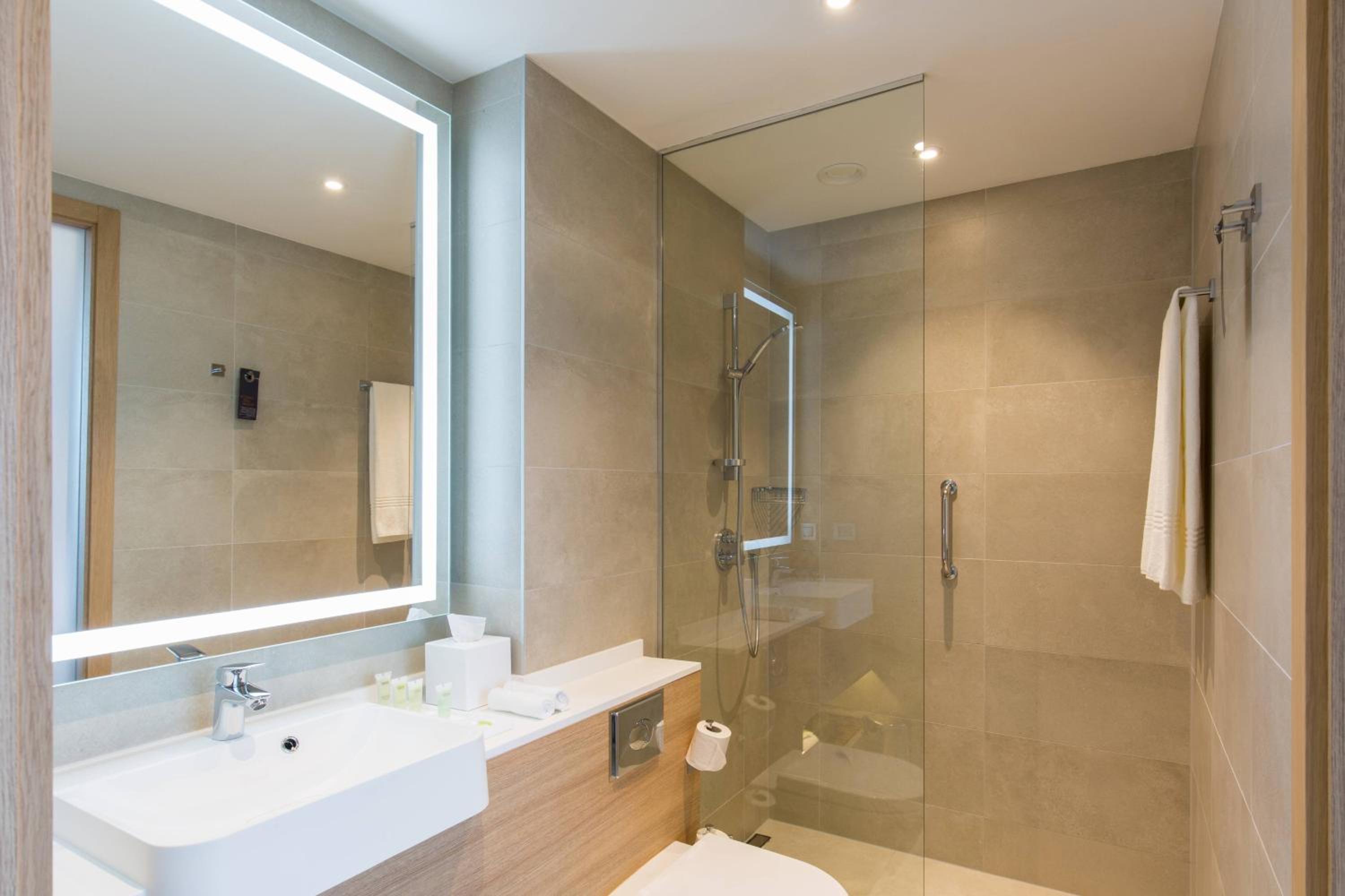 Deluxe, Guest room, 1 King, City view - Photo 6