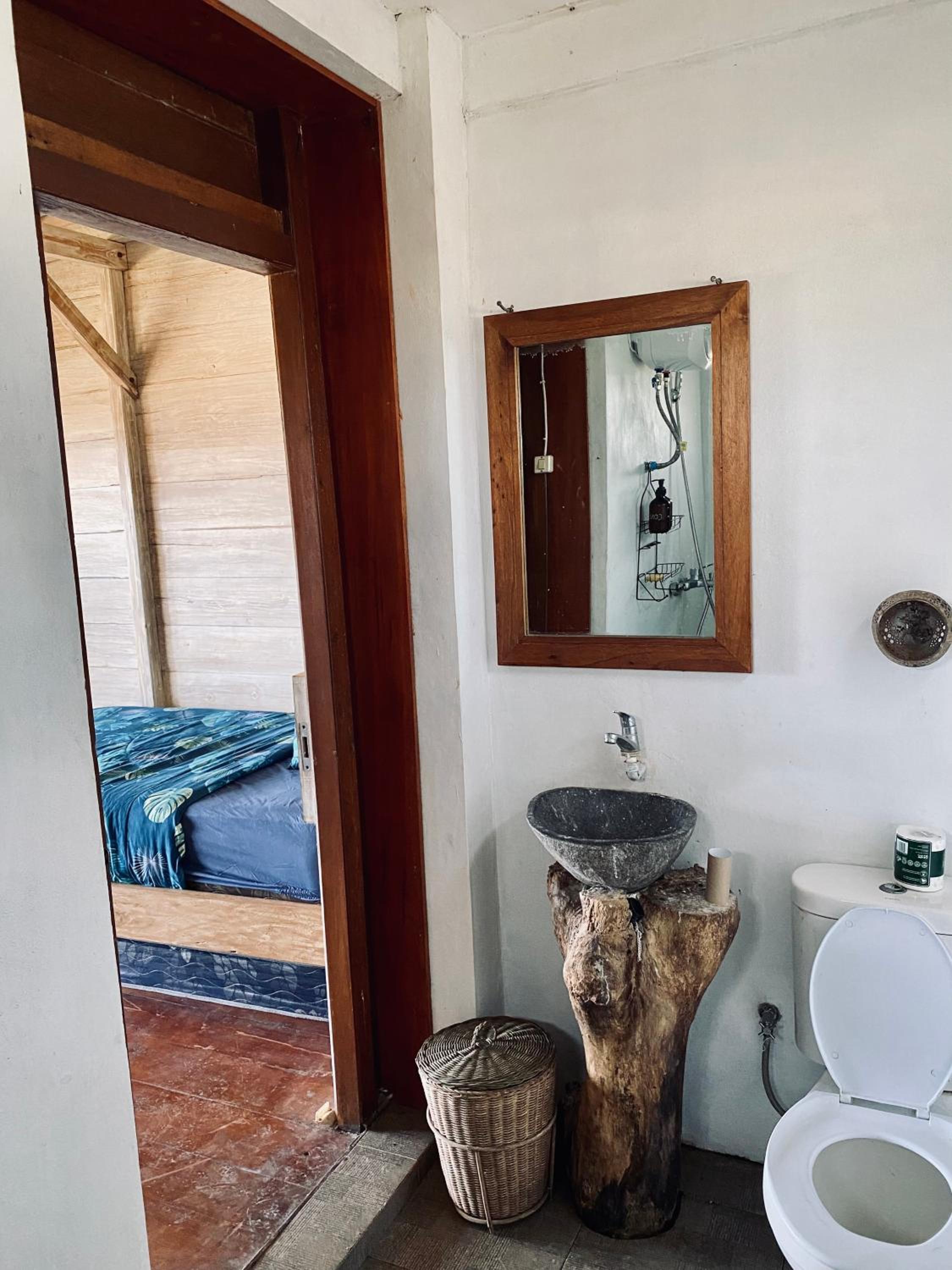 Deluxe Twin Room with Sea View - Photo 8