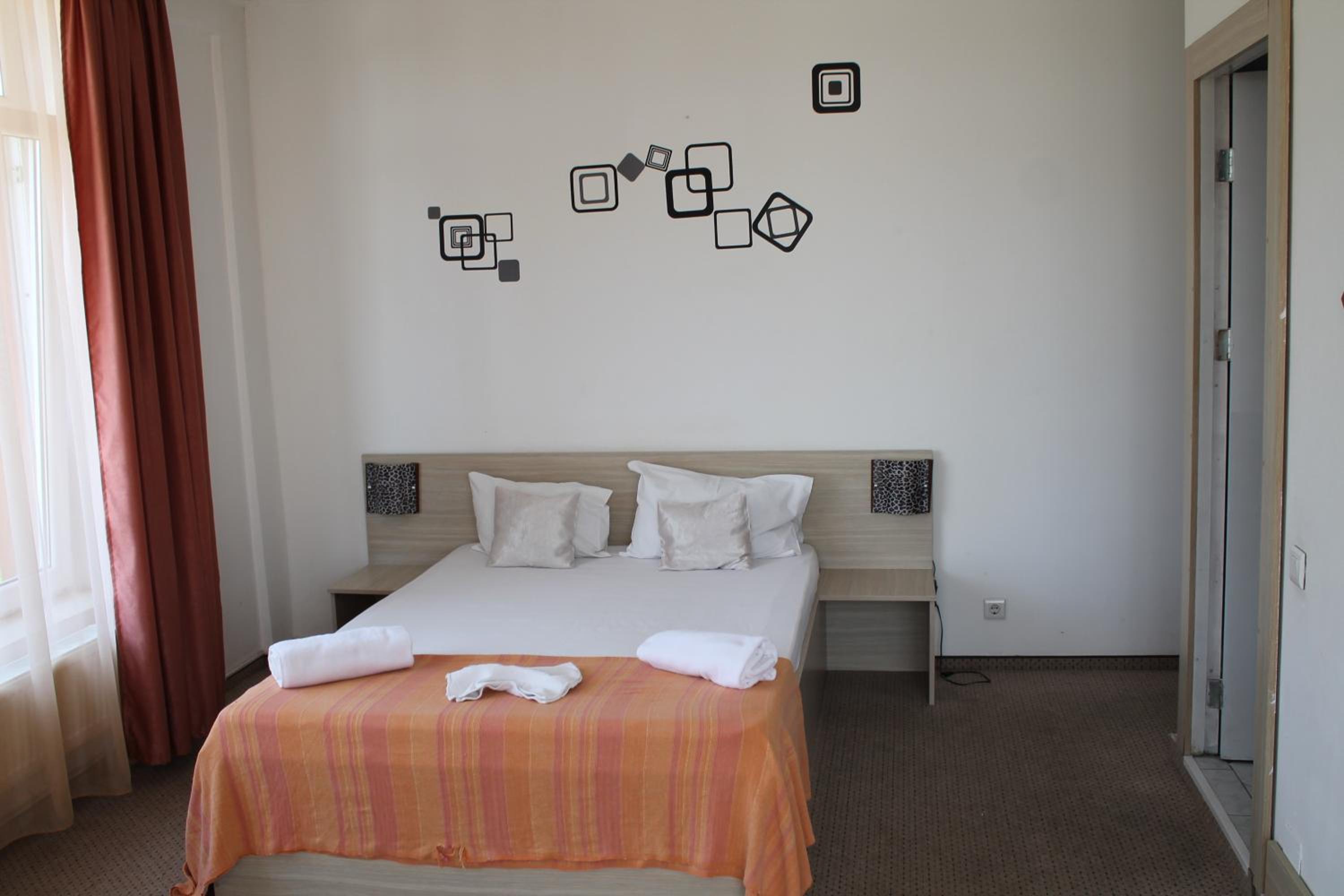 Standard Double Room - Photo 10