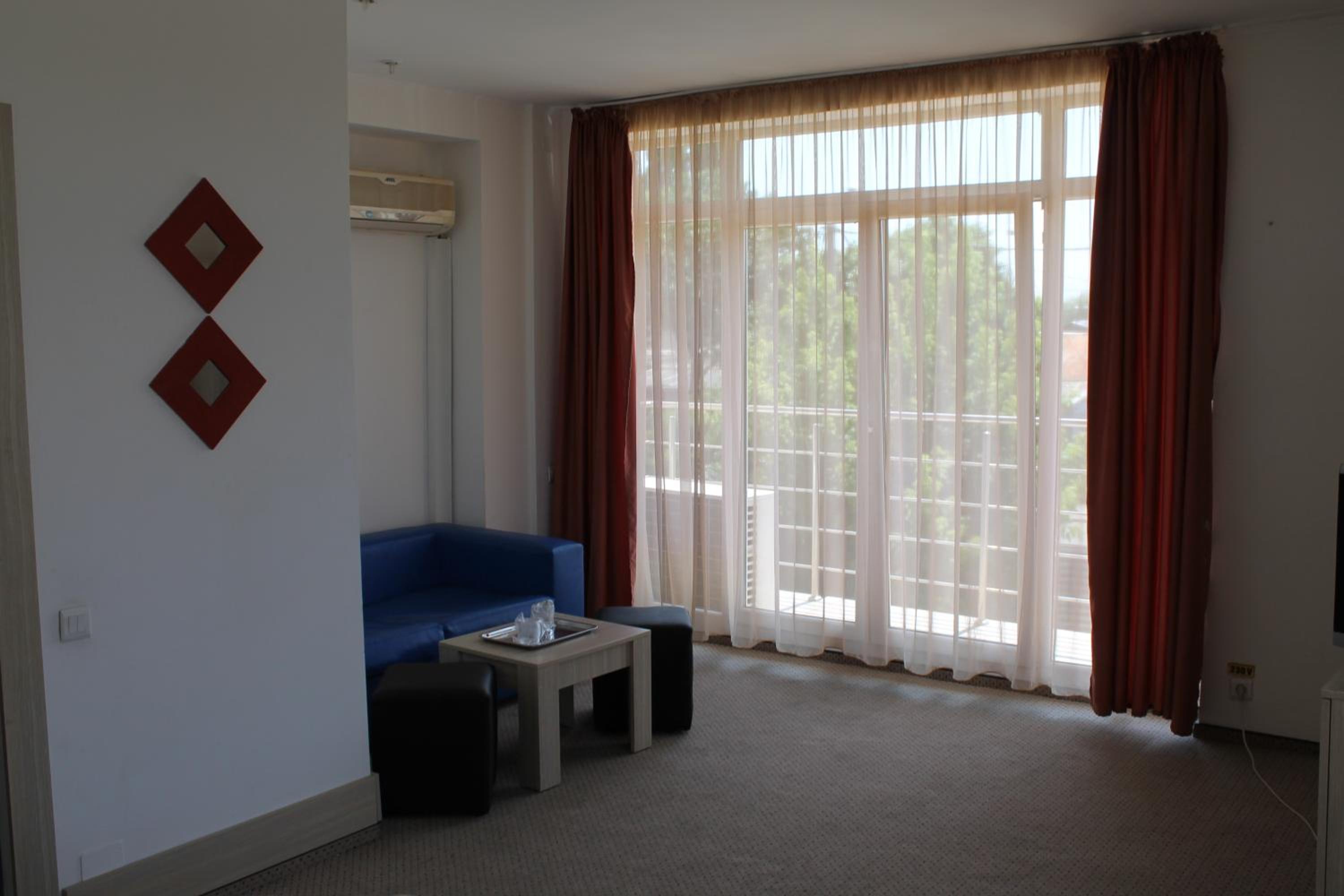 Standard Double Room - Photo 11