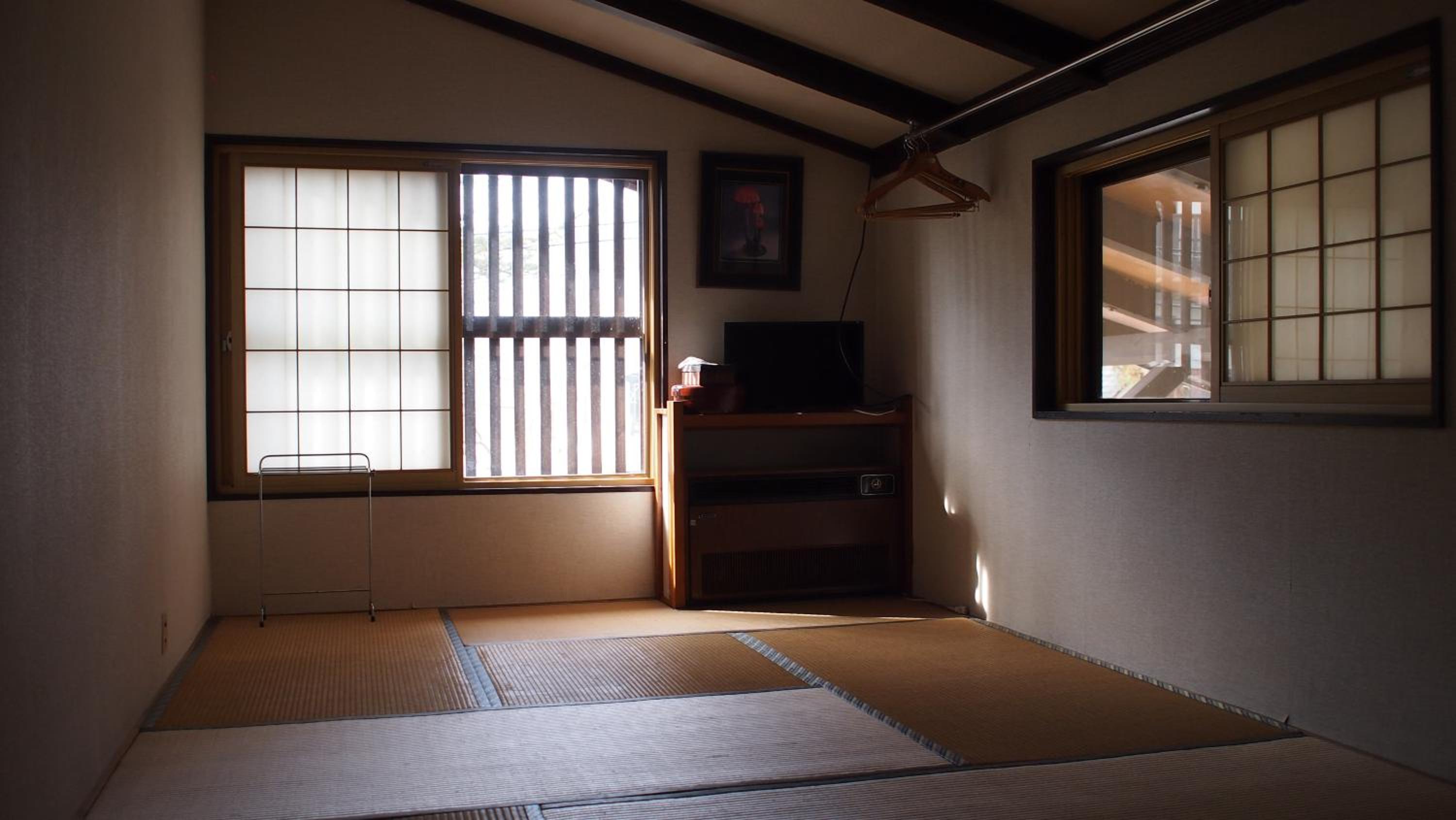 Economy Triple Room with Shared Bathroom