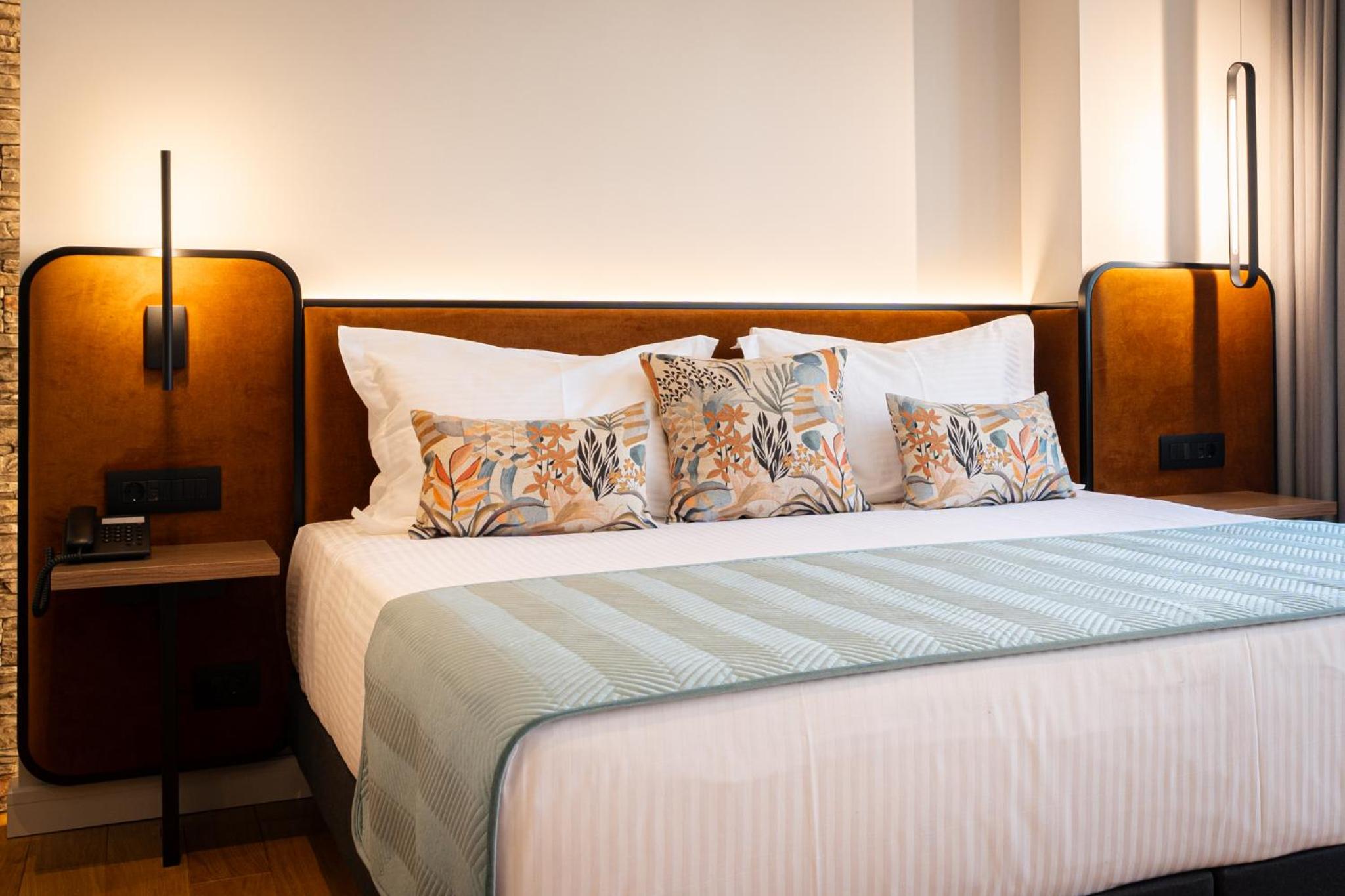 Suite with Balcony and City View photo 3