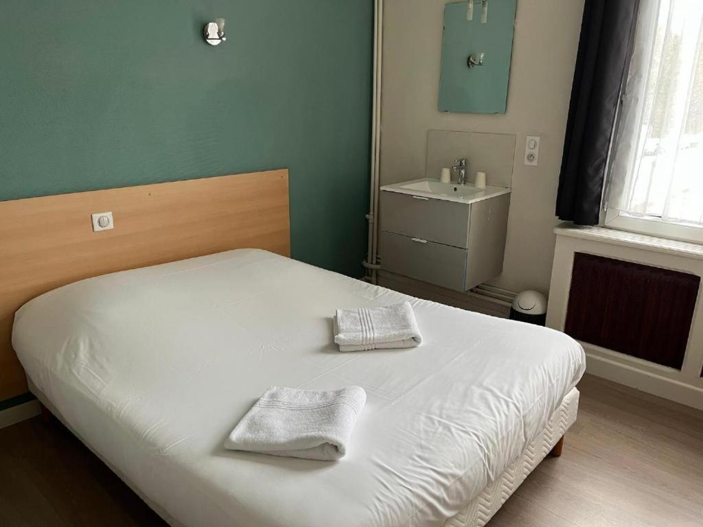 Double Room with Private Bathroom - Photo 2