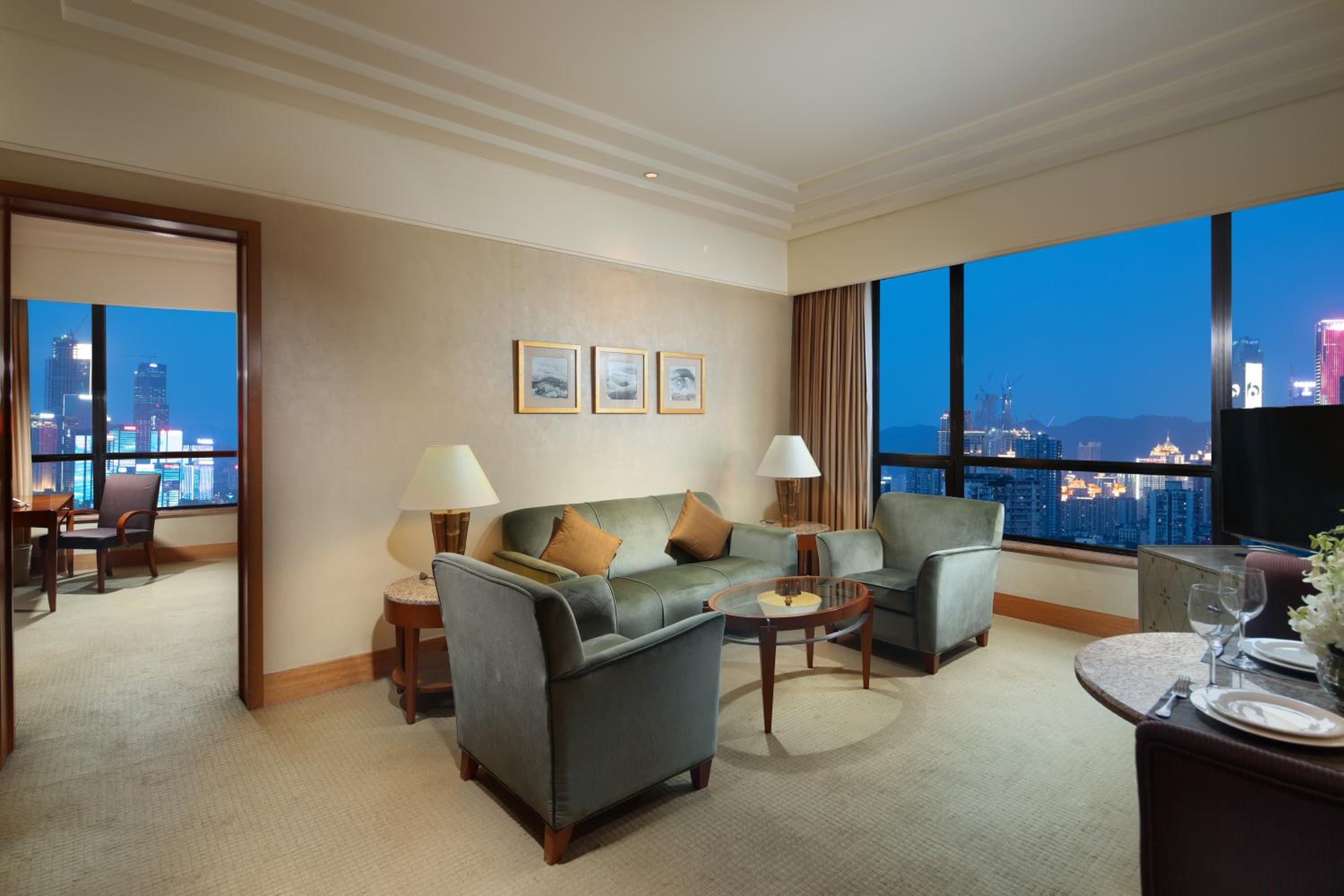 Hilton Deluxe Suite - Photo 1