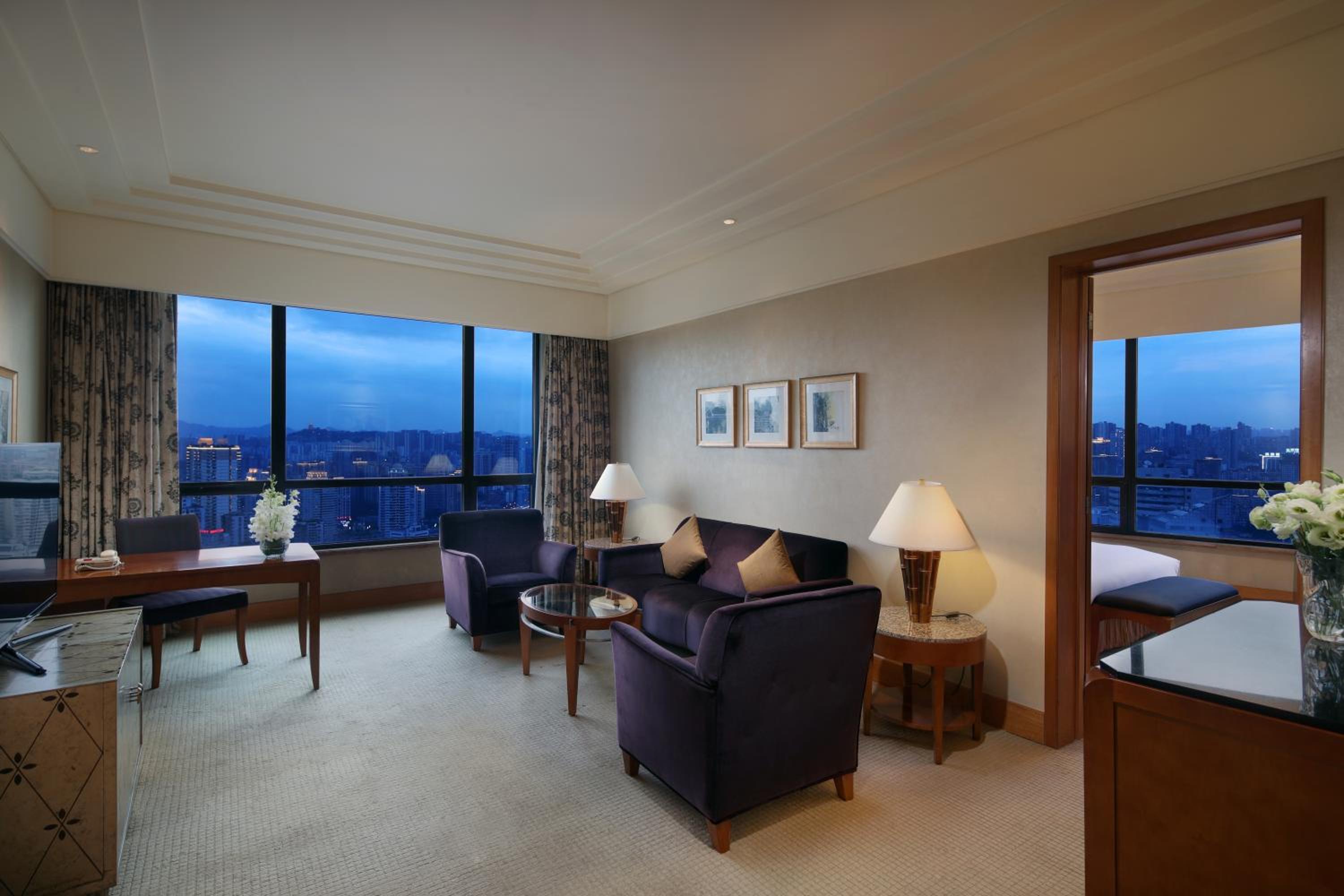 Executive King Suite - Photo 1