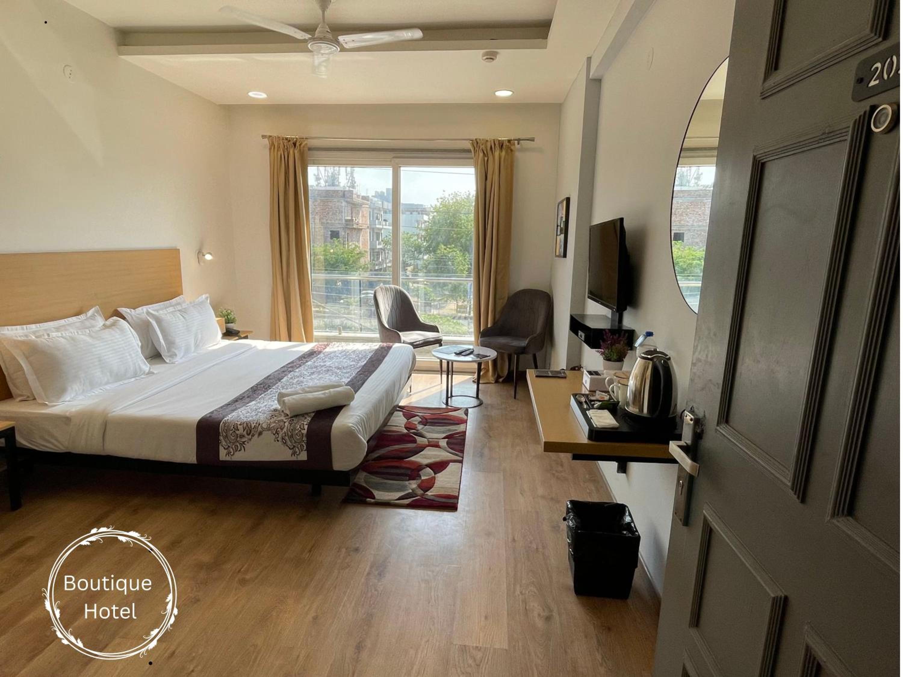 Deluxe Double Room with Balcony