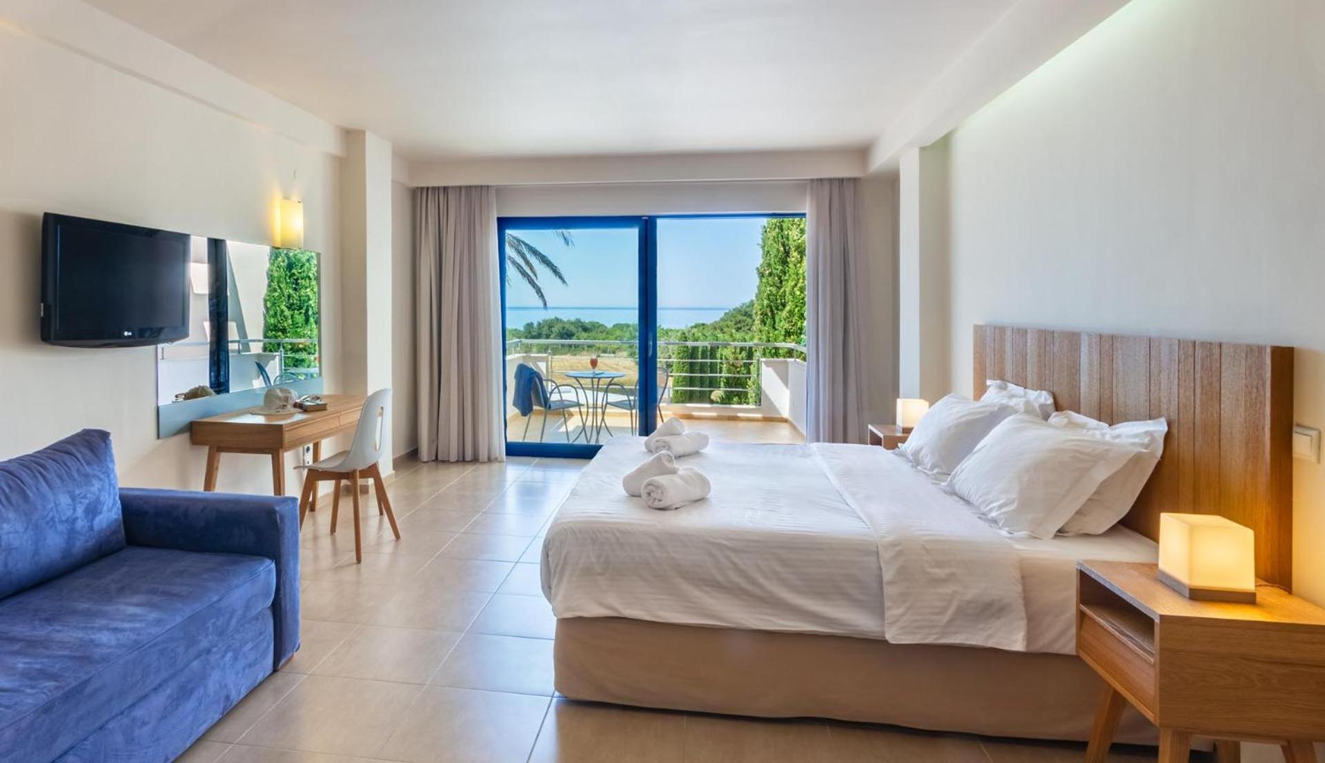 Deluxe Double or Twin Room with Sea View - Photo 3