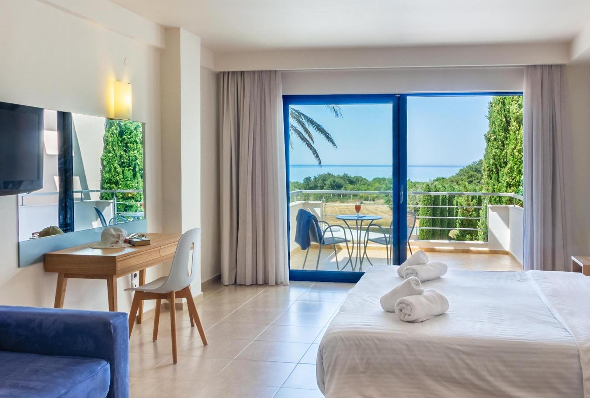 Deluxe Double or Twin Room with Sea View - Photo 1