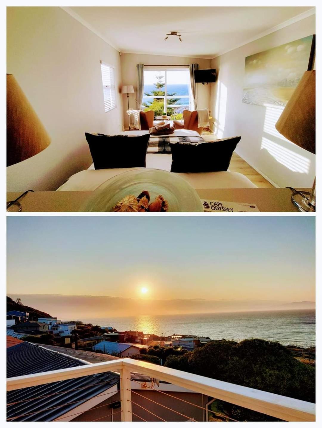 Deluxe Double Room with Patio and Sea View photo 2