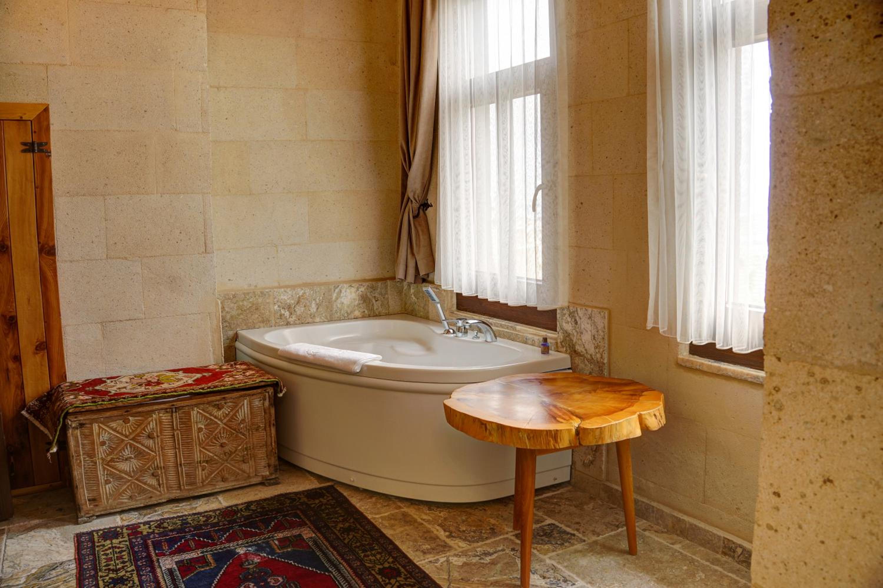 Premium Suite - Photo 16