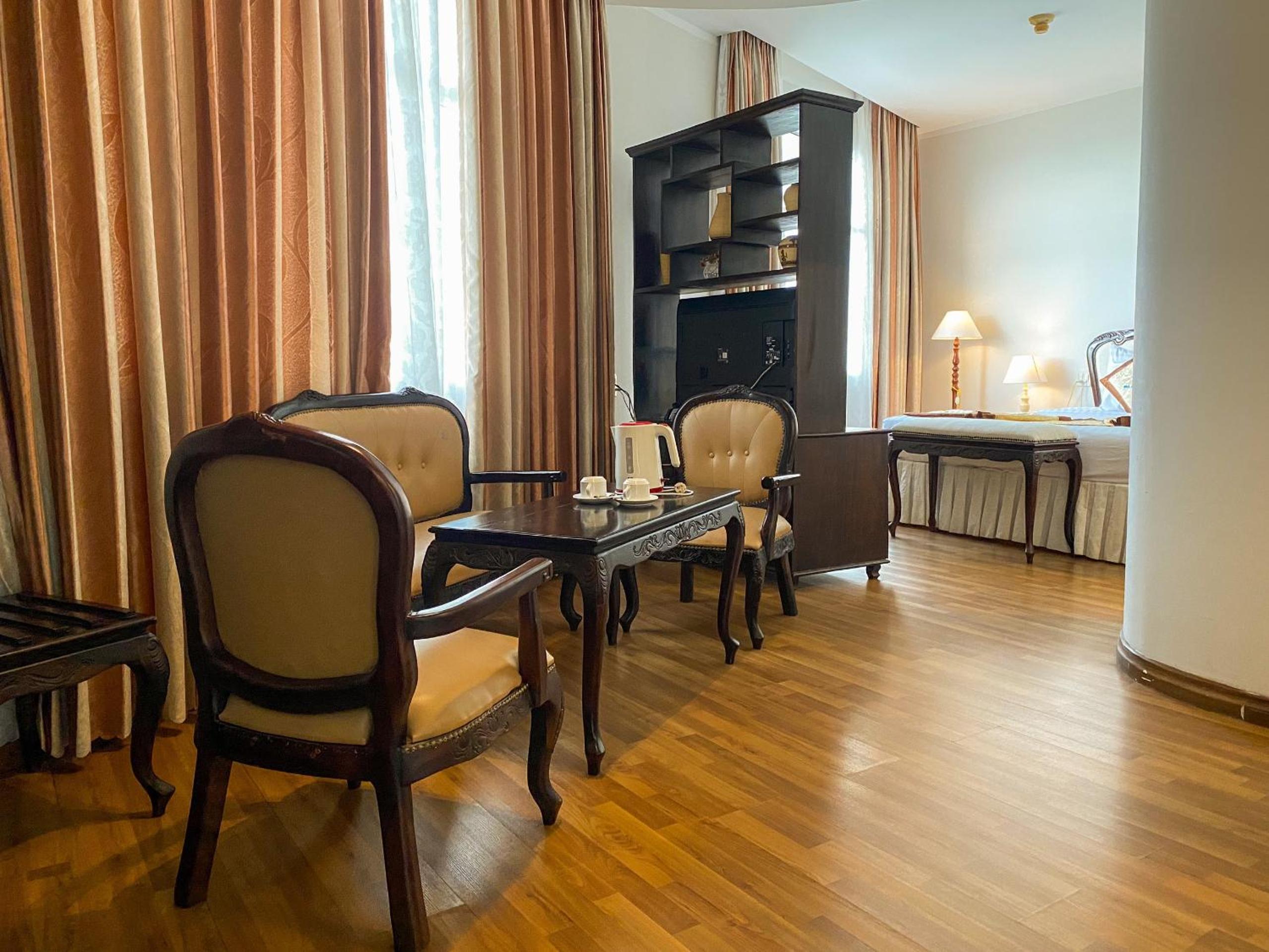 Suite - Photo 6