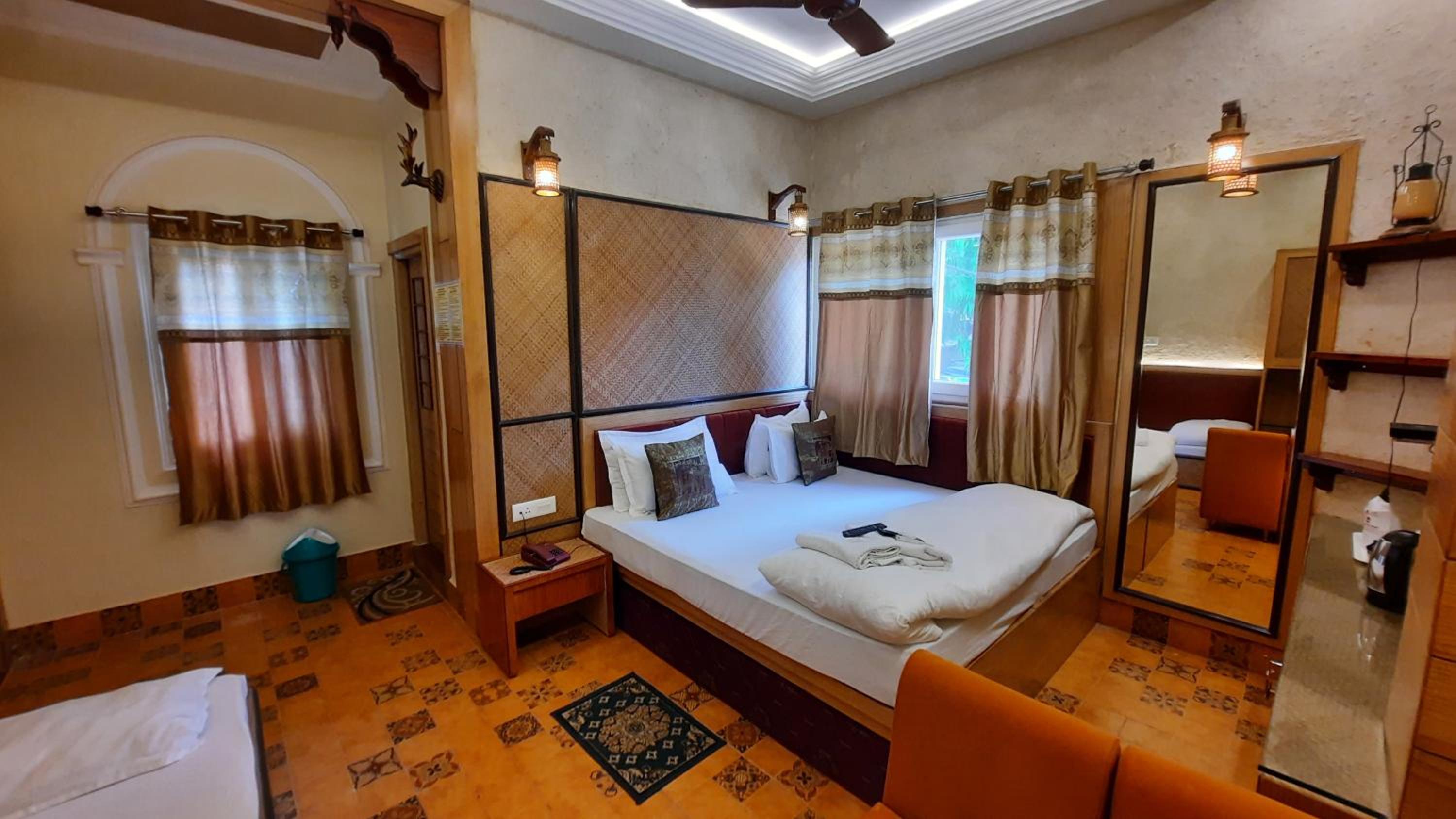 Deluxe Quad Bed Family Room City View - Photo 9