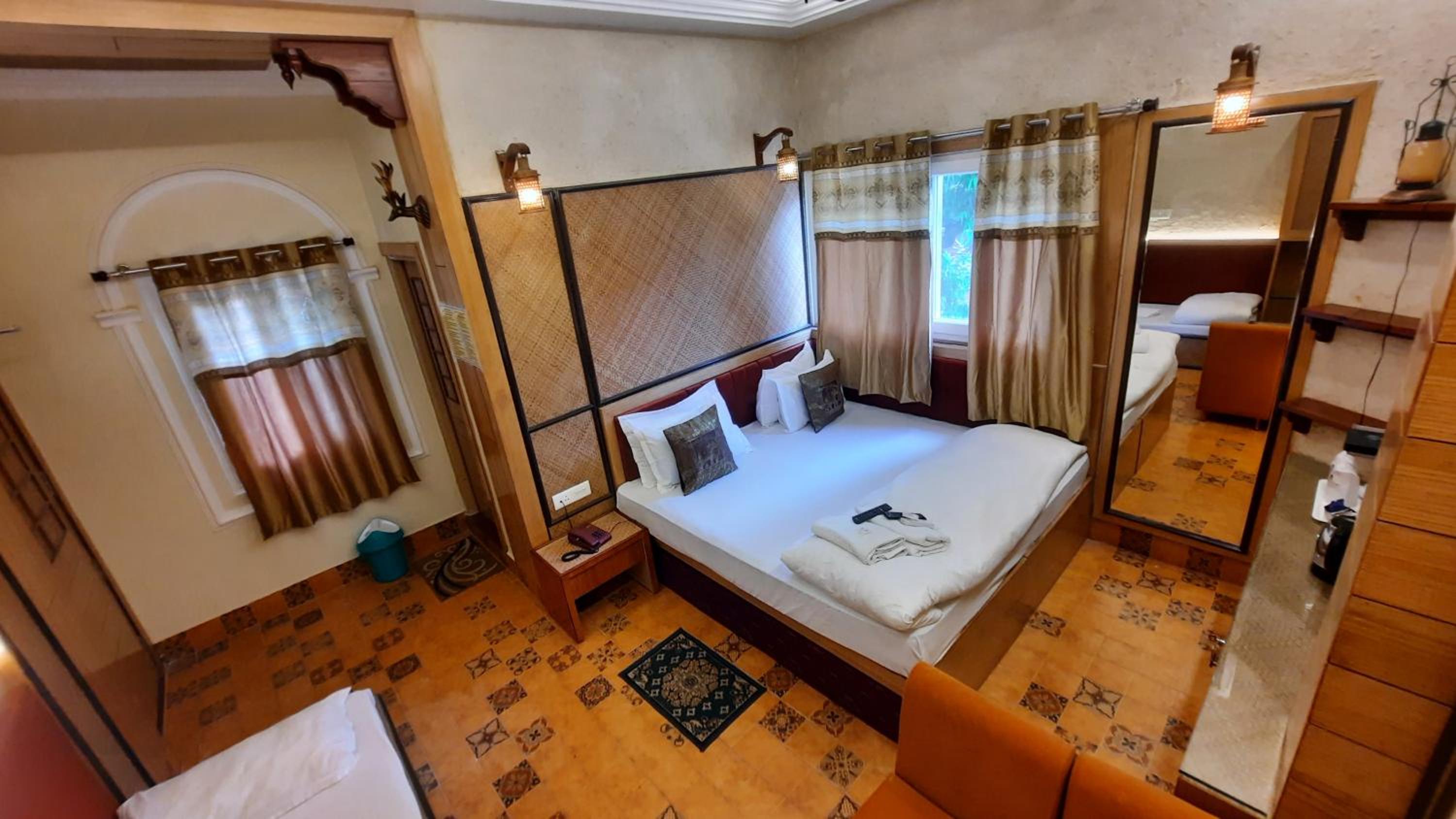 Deluxe Quad Bed Family Room City View - Photo 6