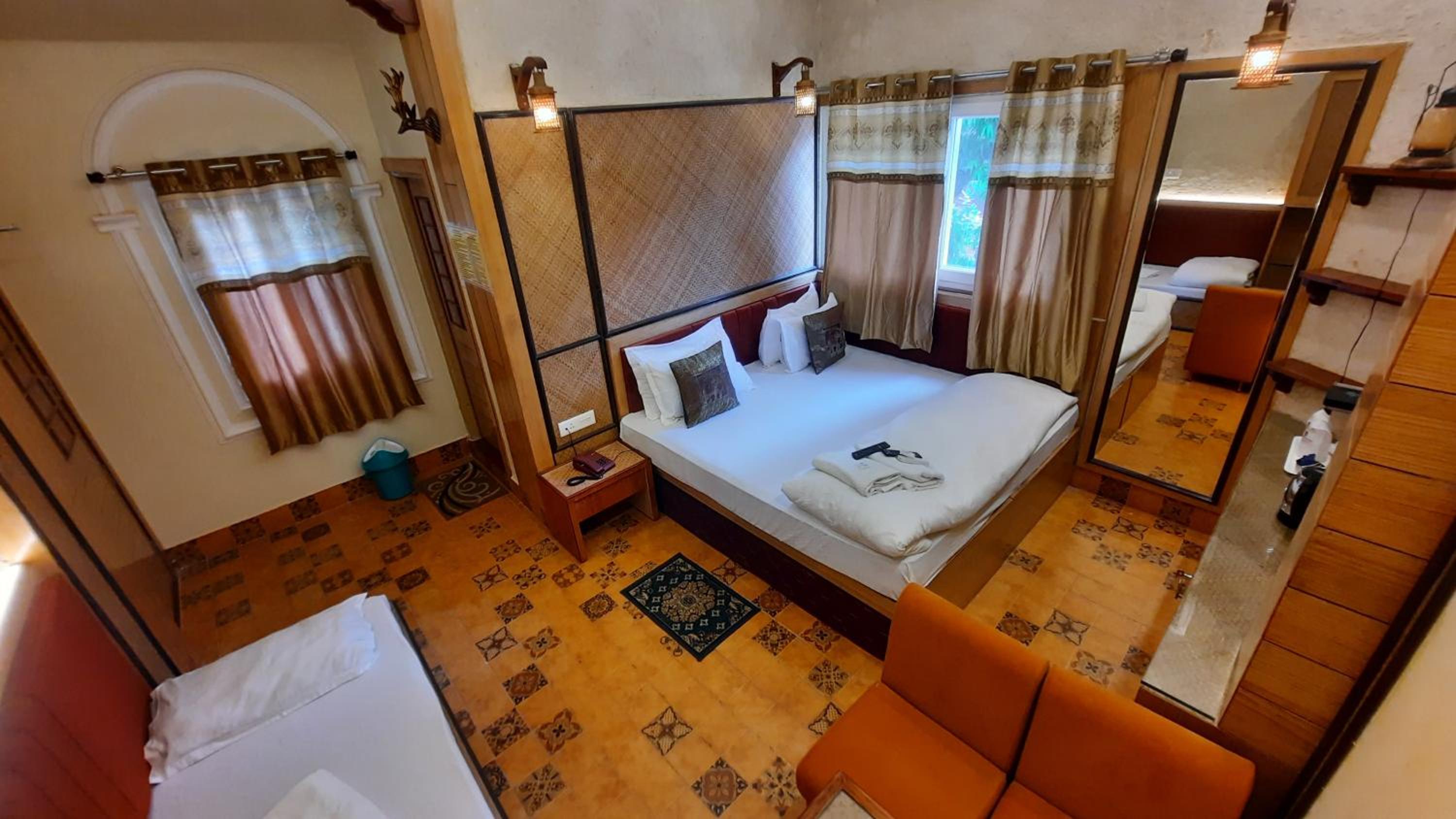 Deluxe Quad Bed Family Room City View - Photo 3