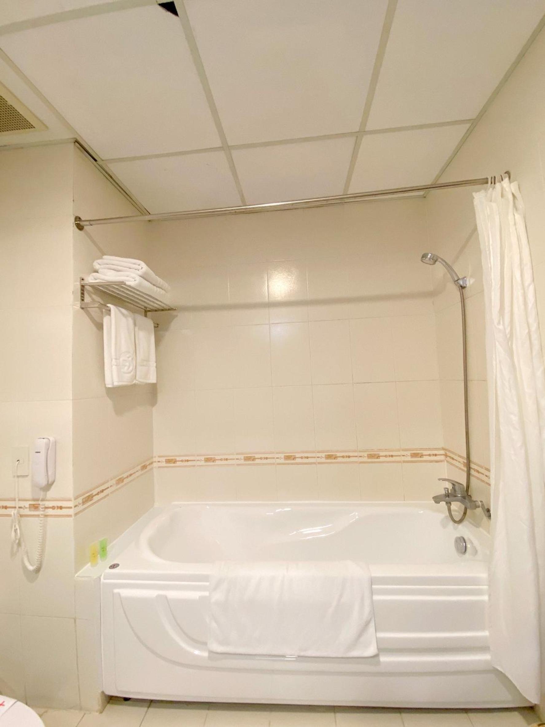 Standard Double or Twin Room - Photo 4