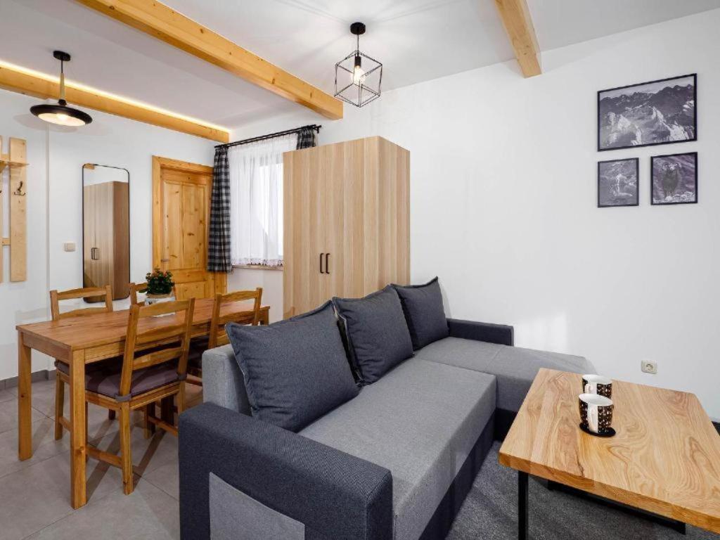Apartment with Mountain View