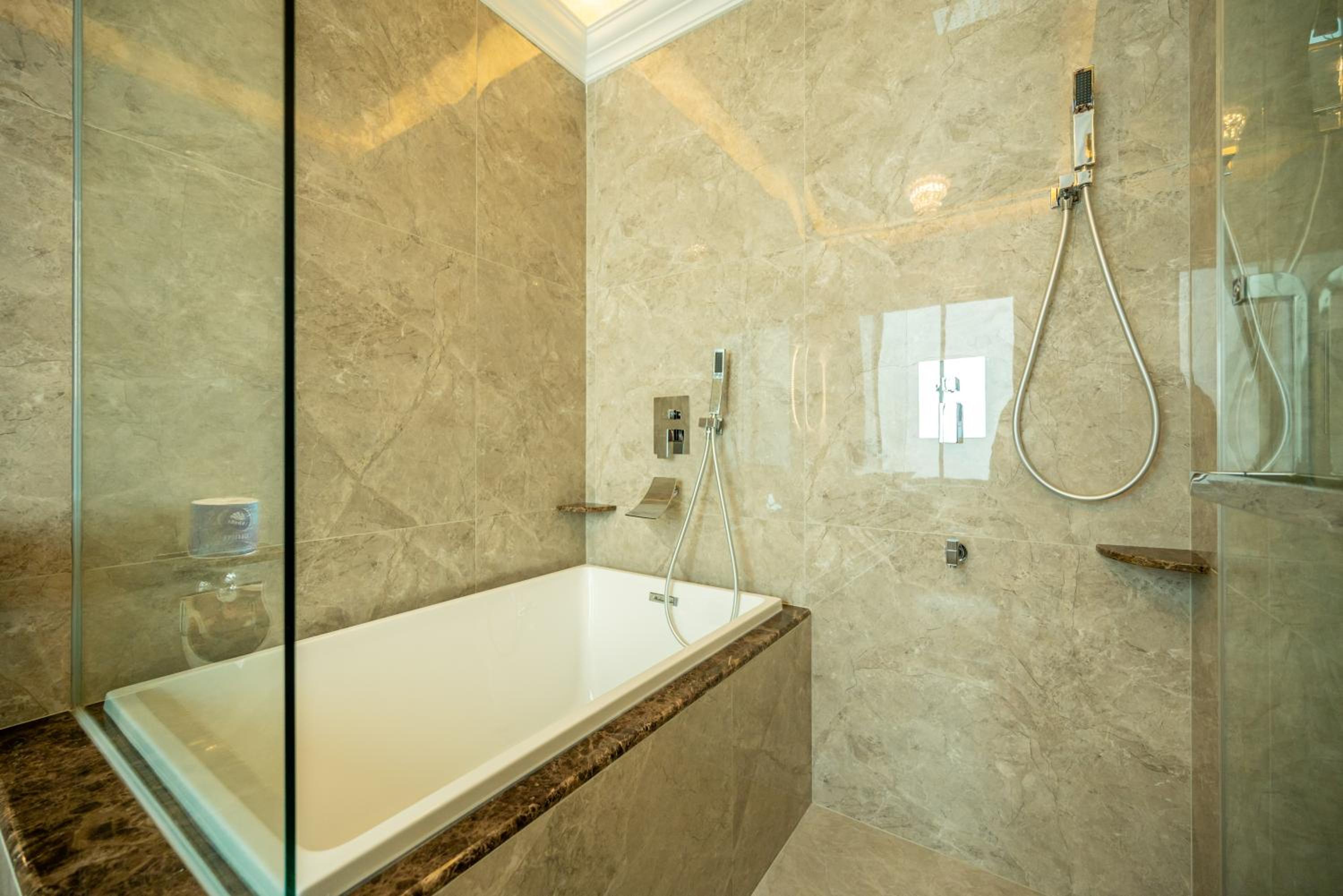 Standard King Room - Photo 13