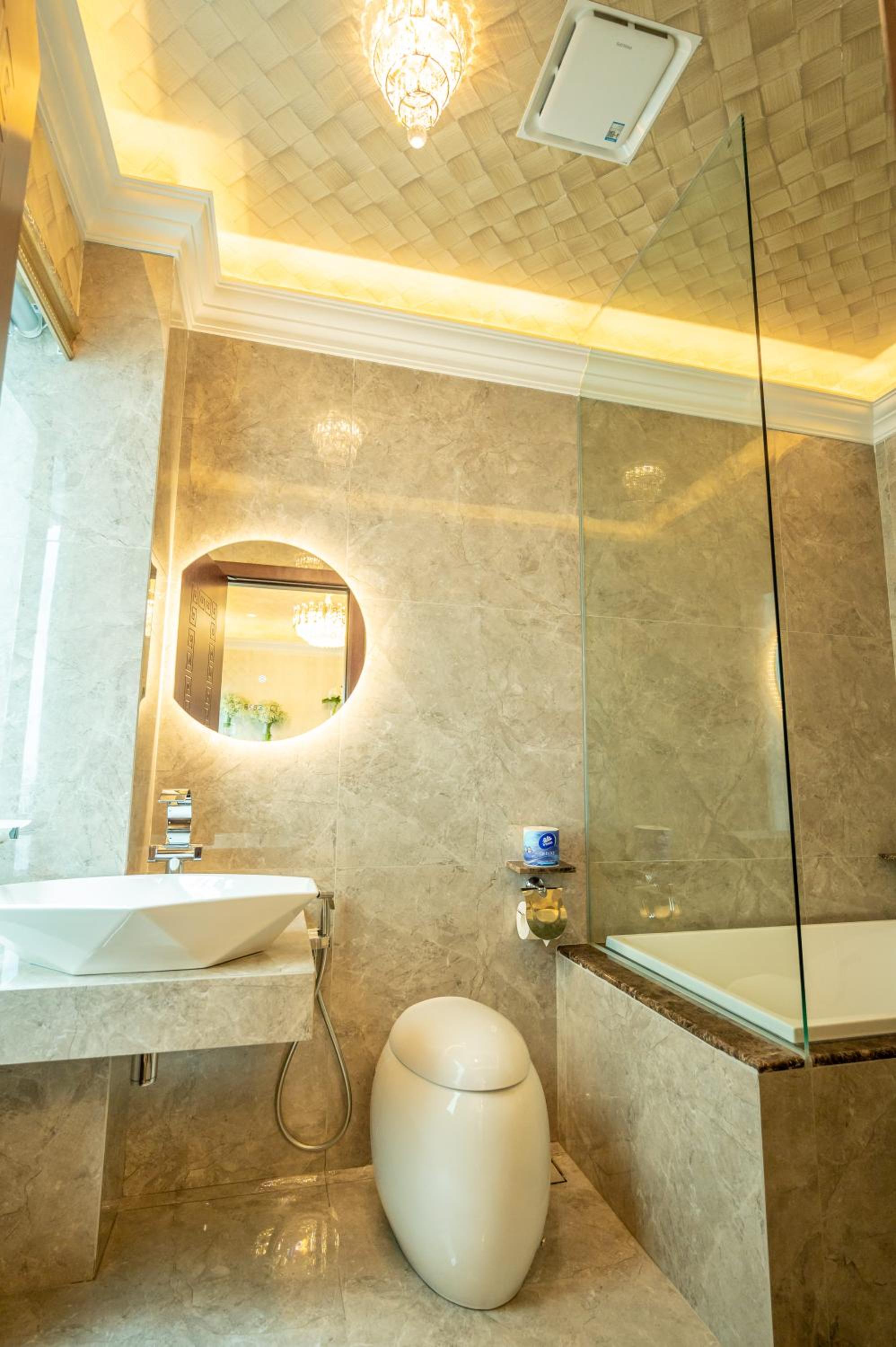 Standard King Room - Photo 12