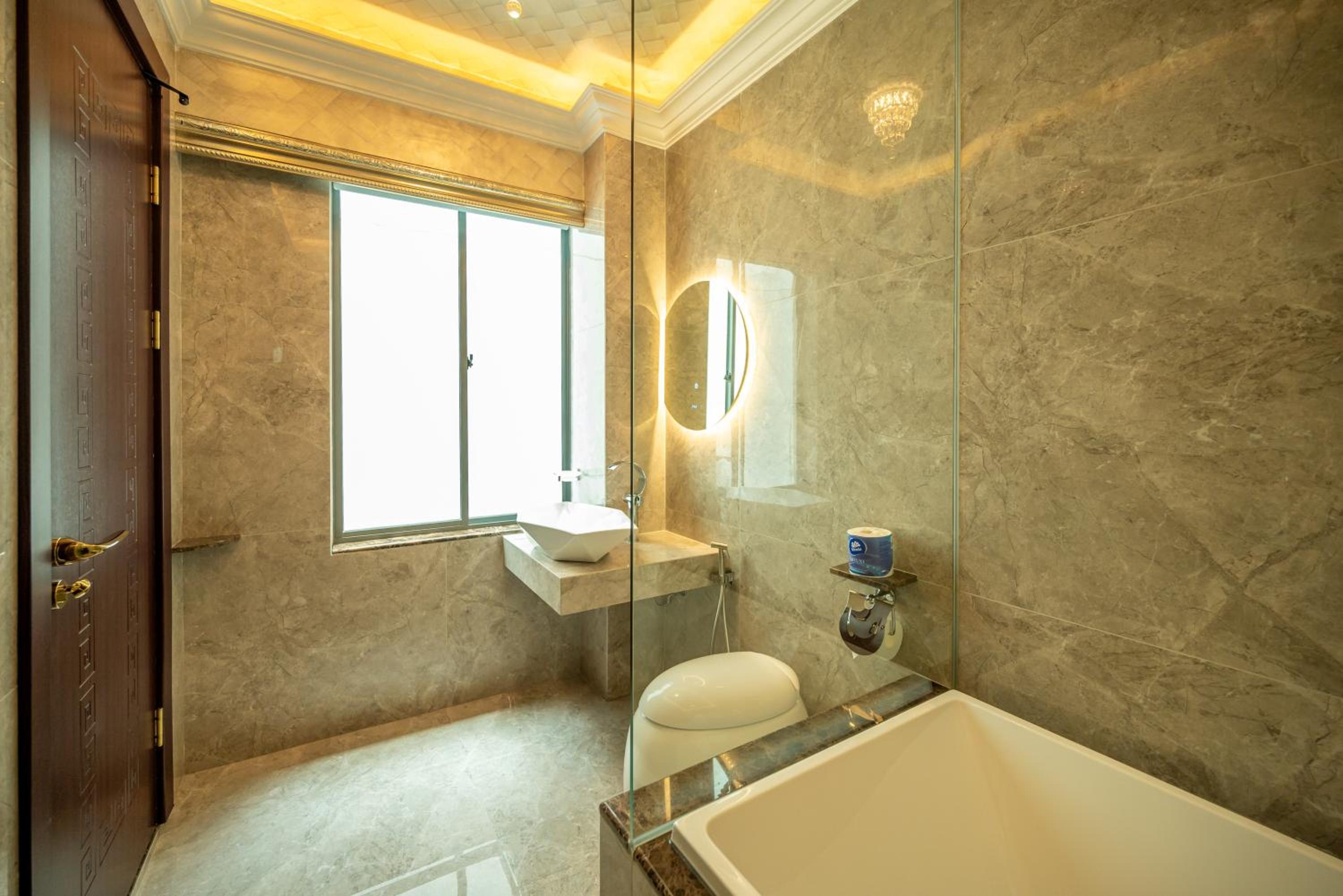 Standard King Room - Photo 6
