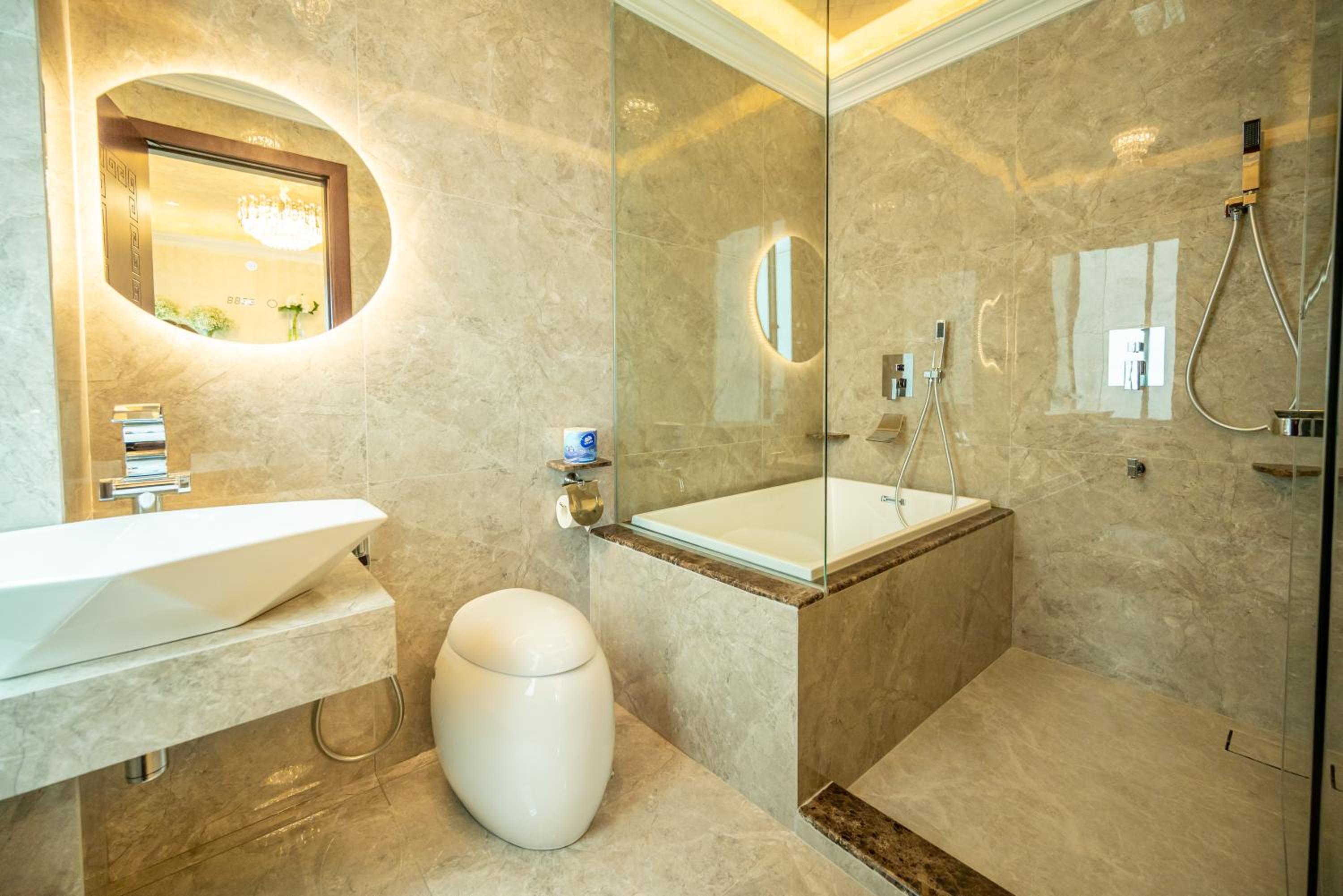 Standard King Room - Photo 5