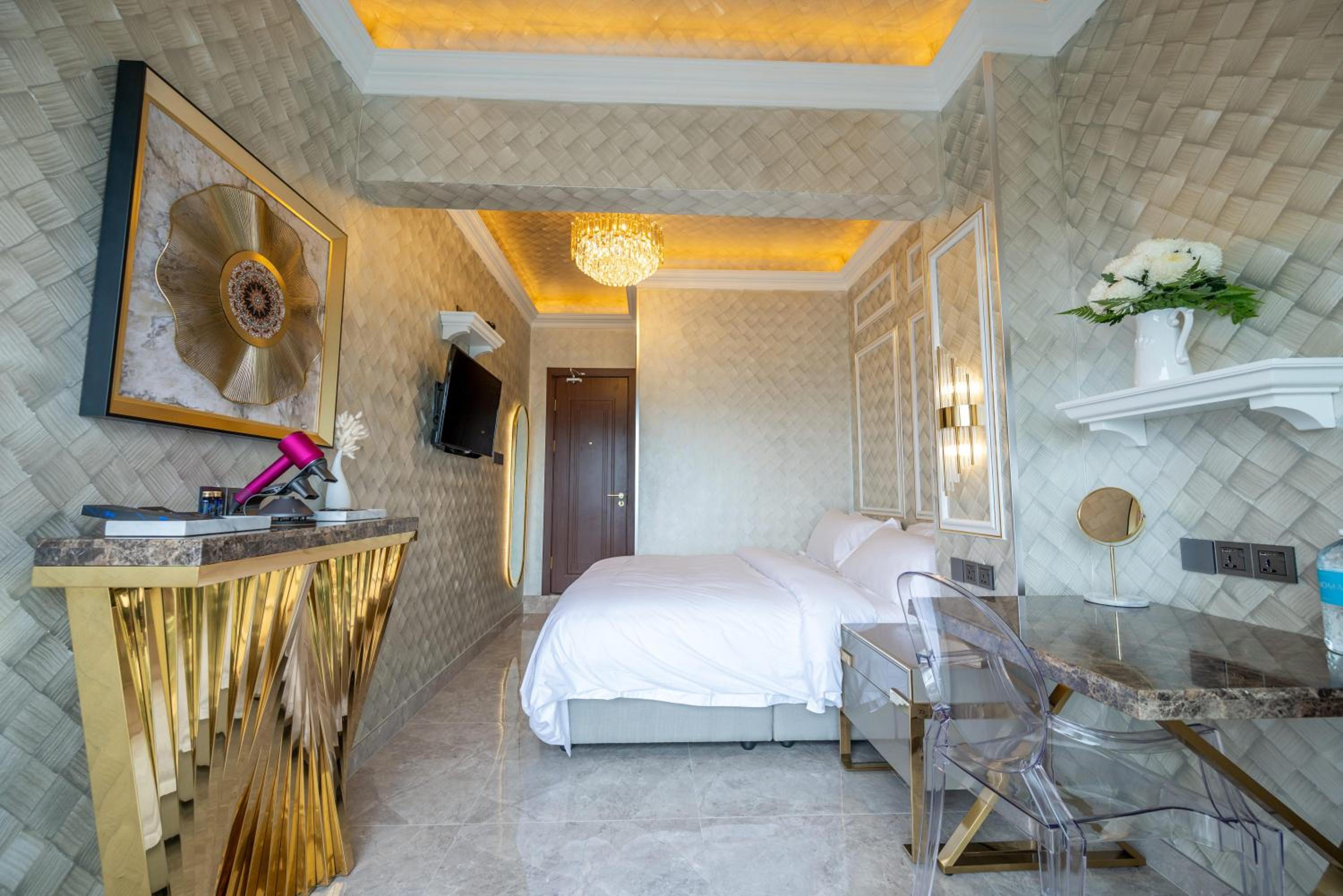 King Room with Balcony - Photo 2
