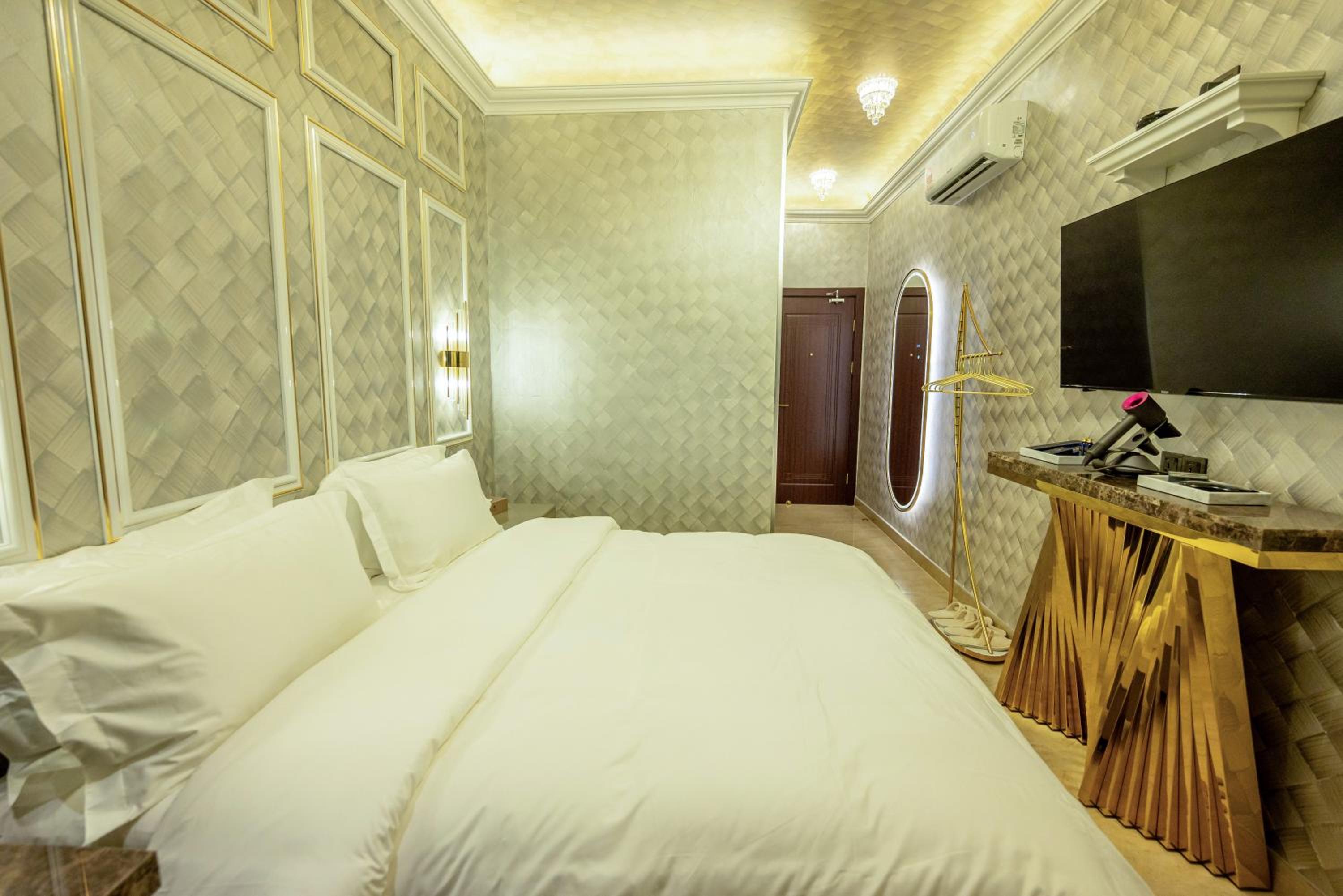 Superior King Room