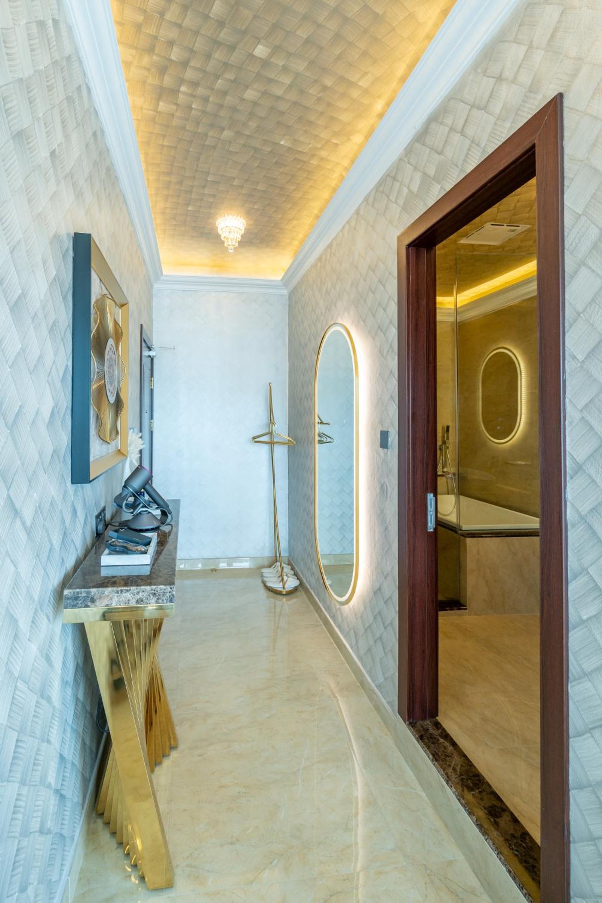Deluxe King Room - Photo 19