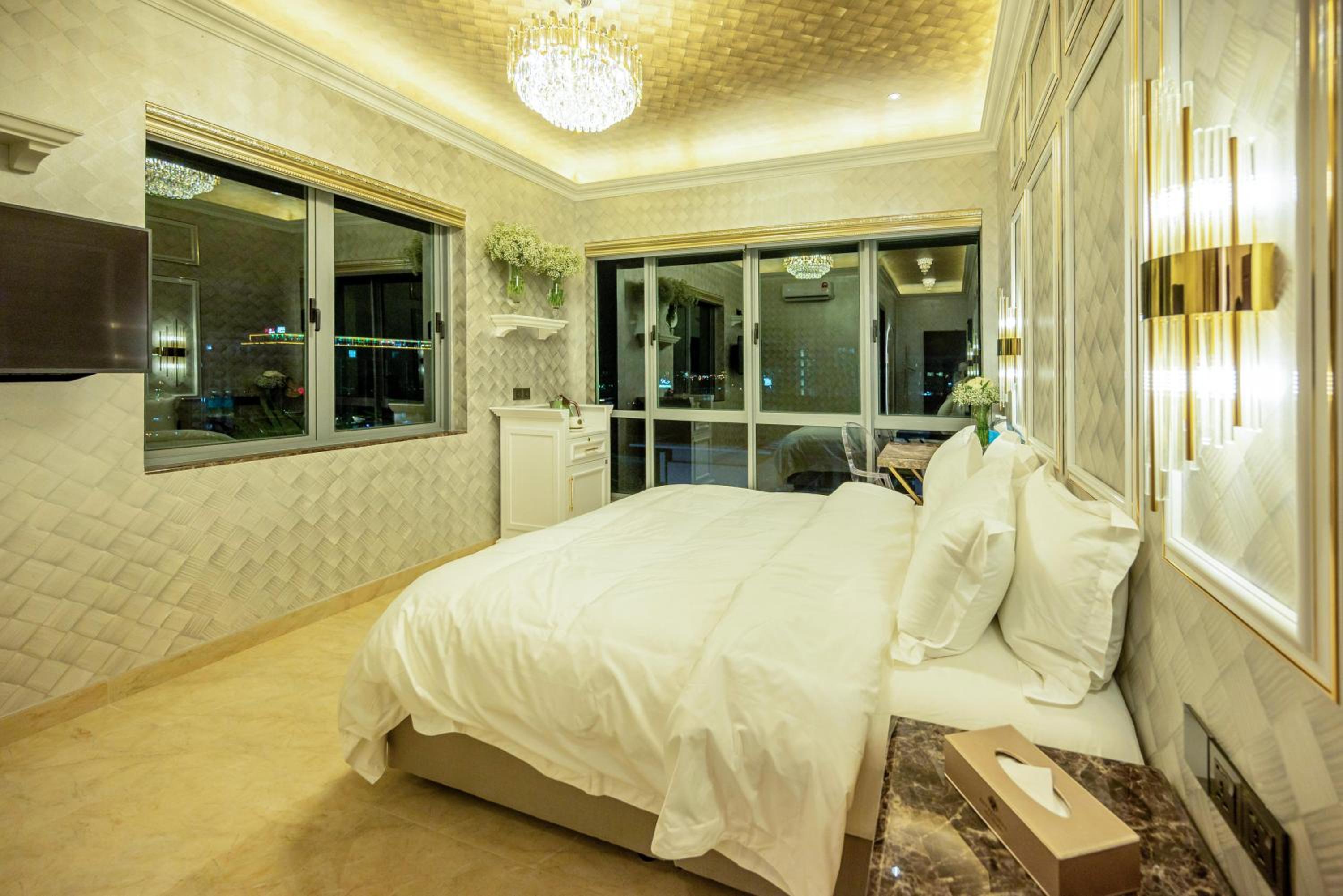 Deluxe King Room - Photo 6