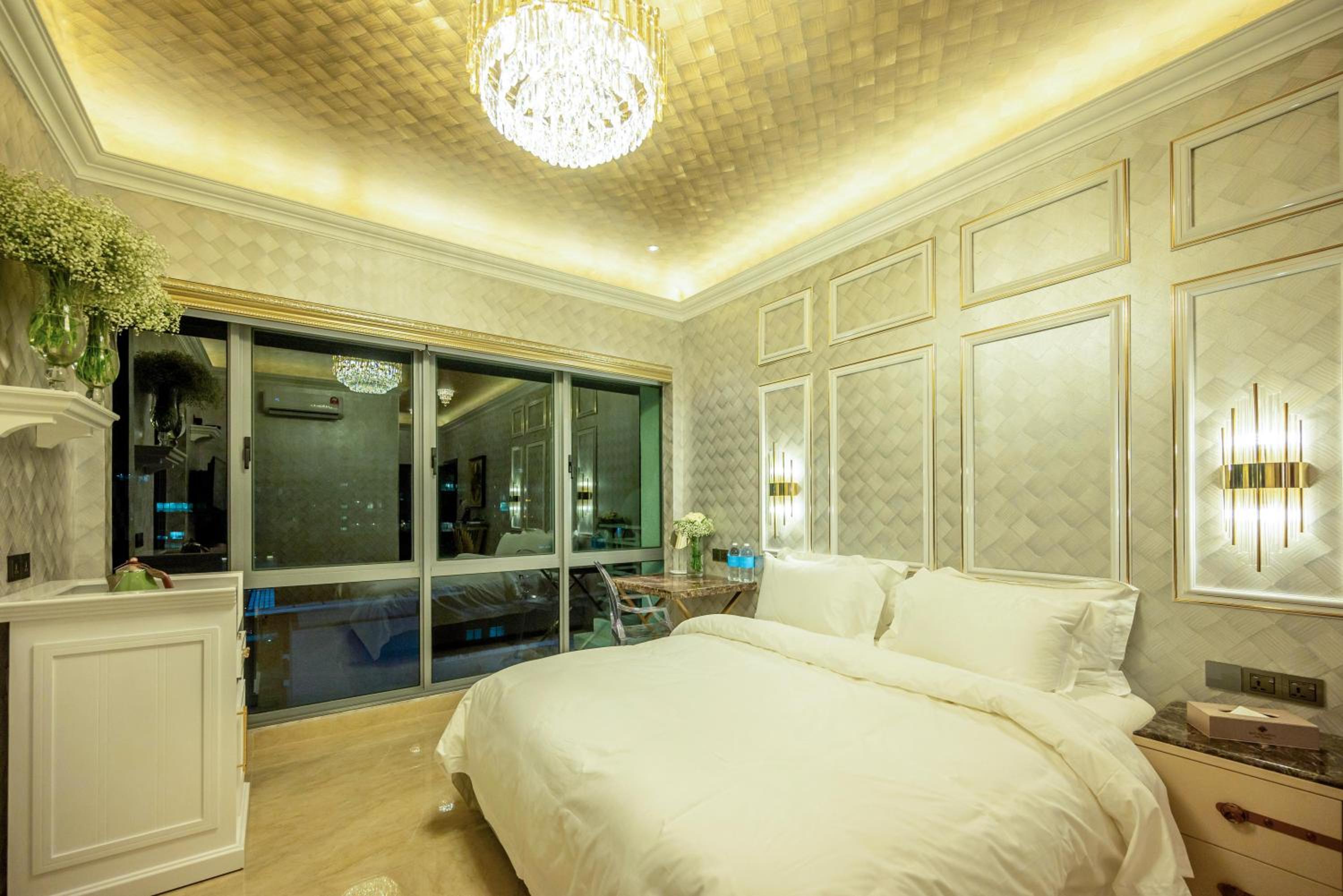 Deluxe King Room - Photo 5