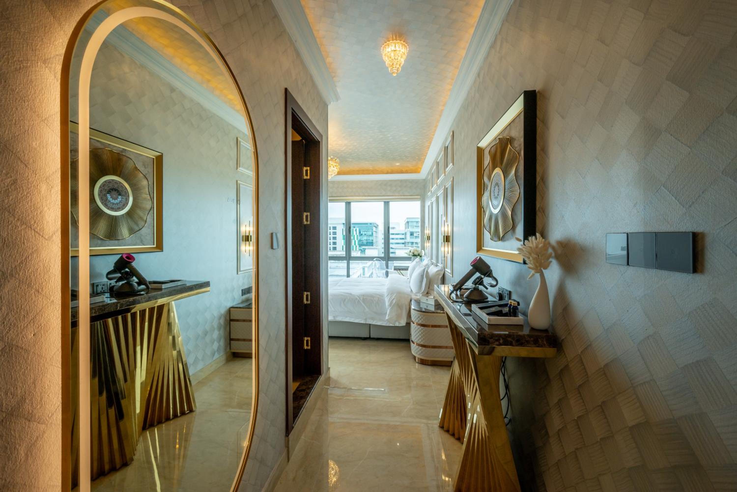Deluxe King Room - Photo 25