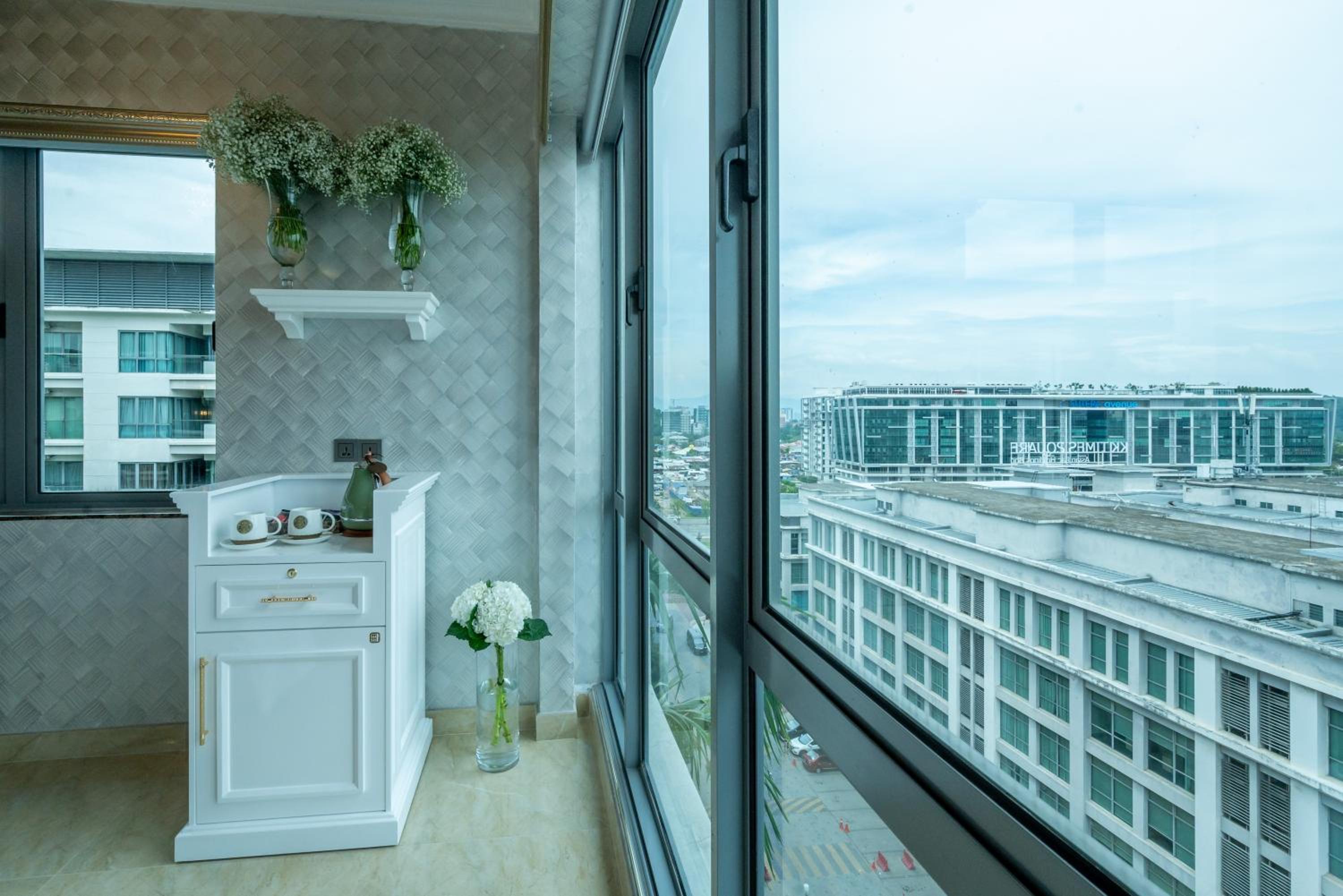 Deluxe King Room - Photo 26