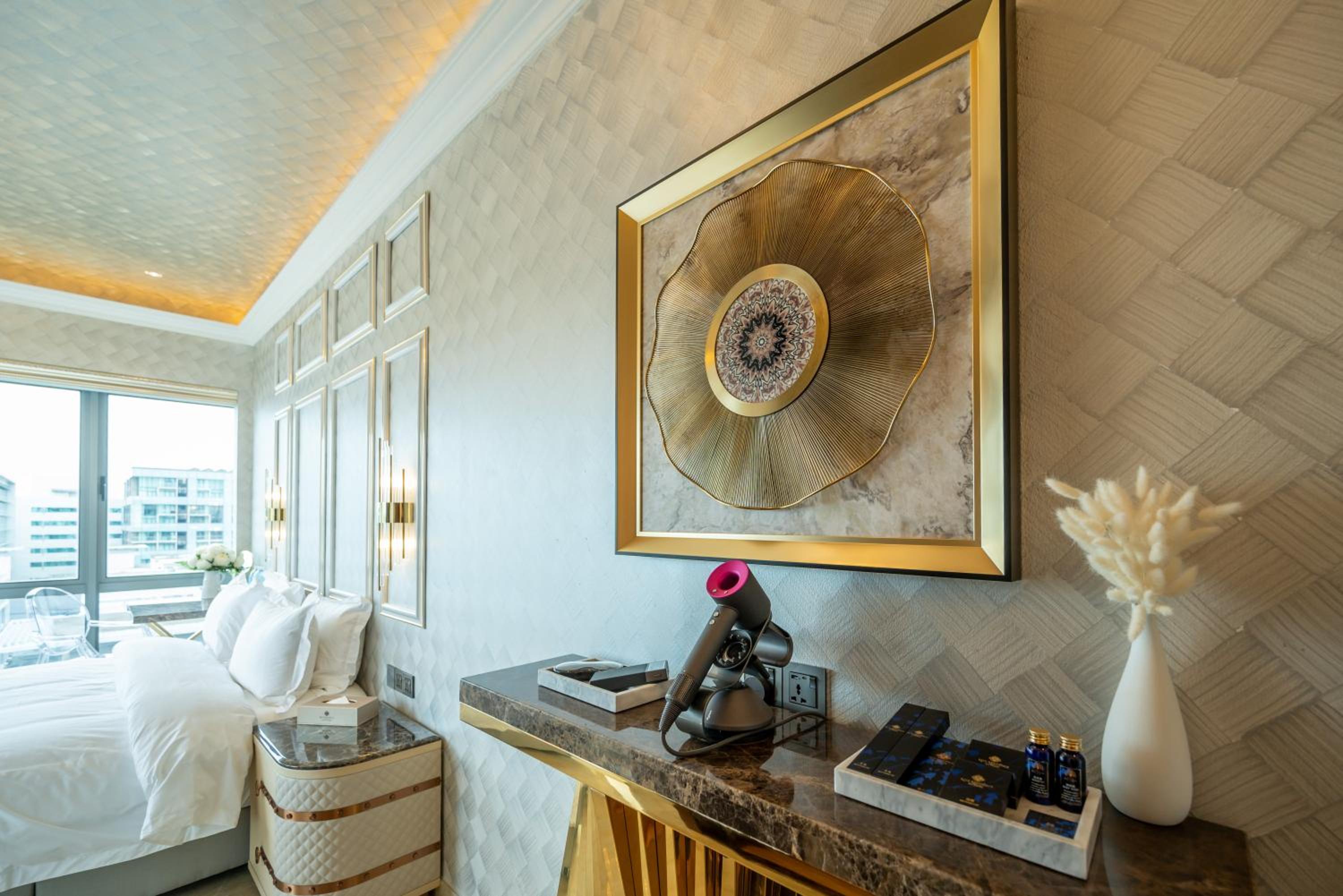 Deluxe King Room - Photo 20