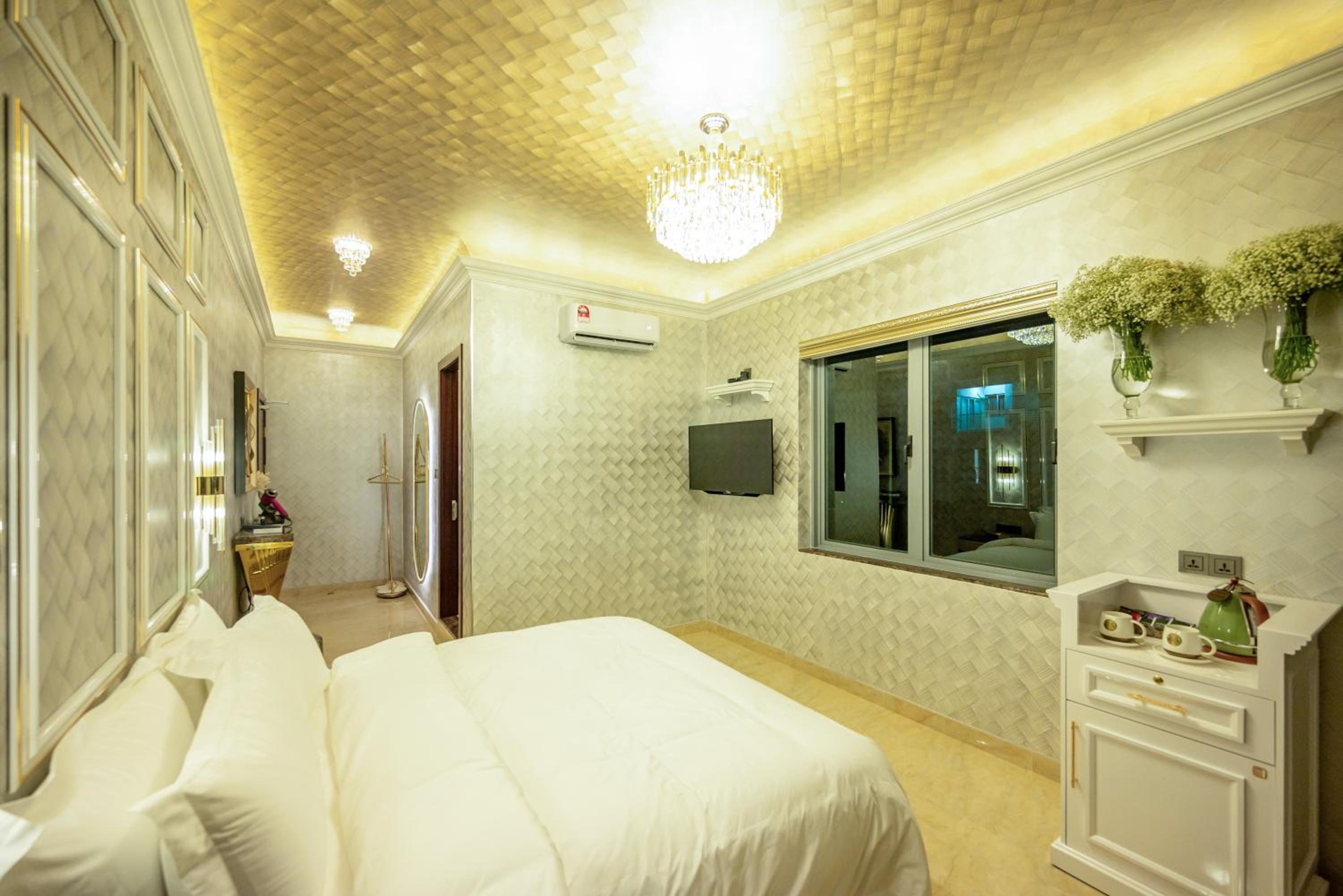 Deluxe King Room - Photo 3